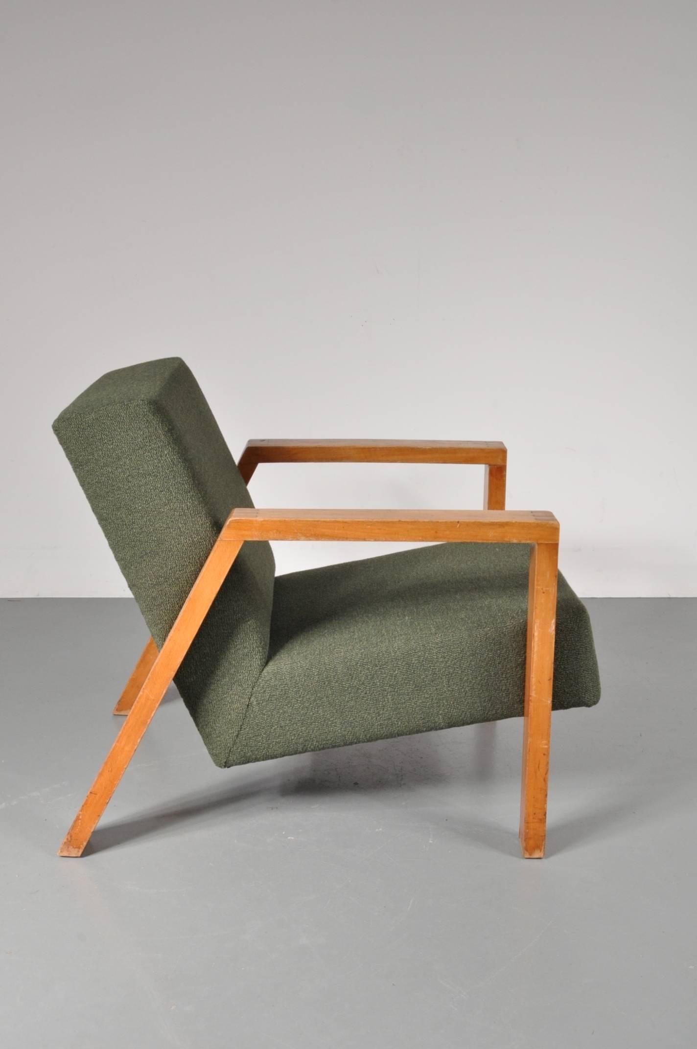 A very rare chair, model A-20, designed by Groep & for Goed Wonen in the Netherlands in 1946.

This hard to find piece was the first post-war design by Goed Wonen. It is designed in typical Dutch minimalism, combaining straight clean shapes in a