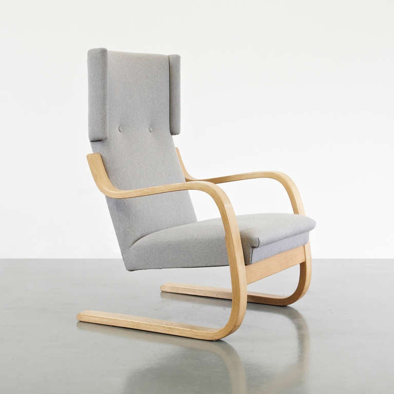 Wingback lounge chair, model 36/401 designed by Alvar Aalto in 1933.
Produced by Artek (Finland) in, circa 1950.
Bent laminated birch base and armrests, deep foam rubber seat and backrest upholstered in fabric, original excellent