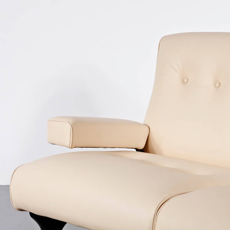 Mid-20th Century Eugenio Gerli Leather Sofa for Tecno, circa 1960 For Sale