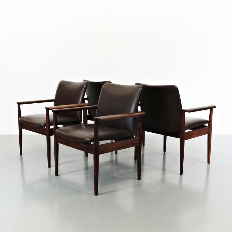 Set of four armchairs, model 209, designed by Finn Juhl in 1963.
Manufactured by France and Son (Denmark)
Solid rosewood structure, seat and backrest deep foam upholstered with original brown leather, floating seat supported by metal posts, all in