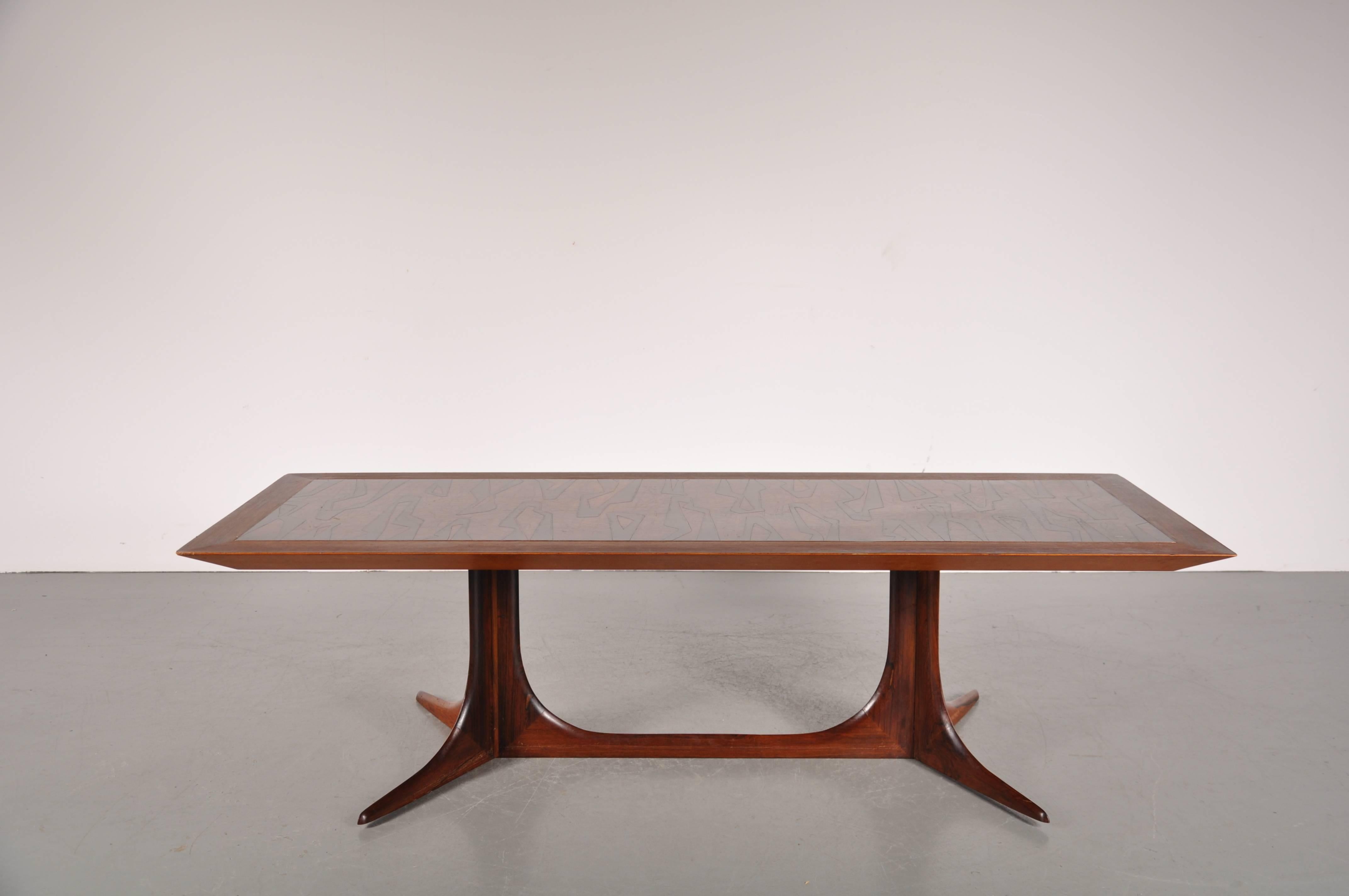 Large patinated coffee table, manufactured in Denmark around 1960.

This beautiful table is made of high quality indo-rosewood with a beautifuly shaped base. It has a copper top, giving it a unique appearance that would perfectly fit in any modern