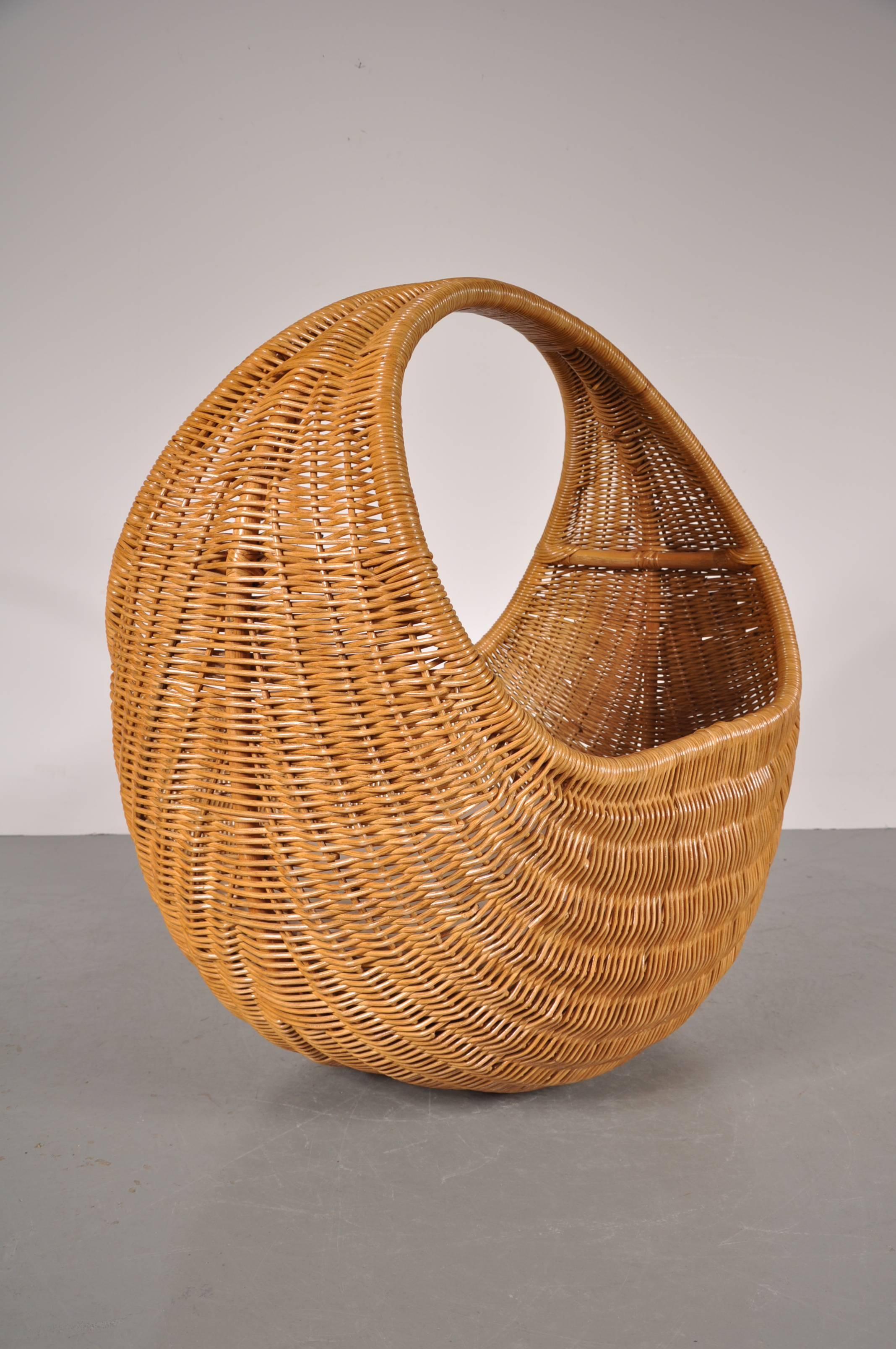 Mid-Century Modern Wicker Baby Basket by Dirk van Sliedrecht for Rohé Netherlands, circa 1950