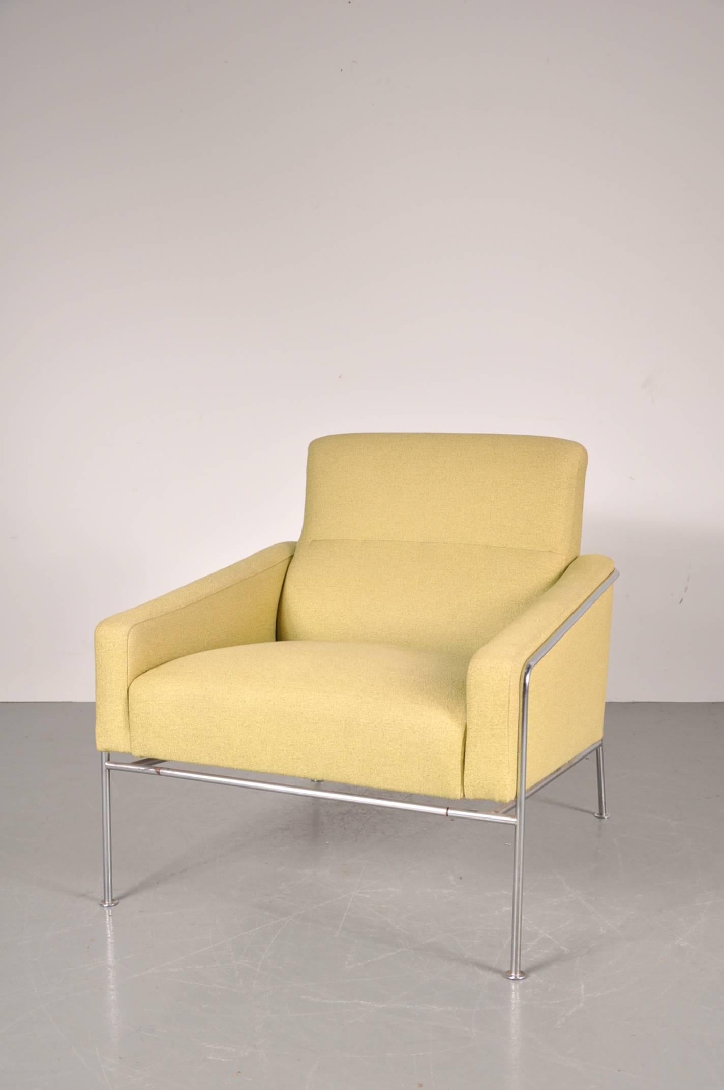 Mid-Century Modern Airport Chair by Arne Jacobsen for Fritz Hansen, circa 1960 For Sale