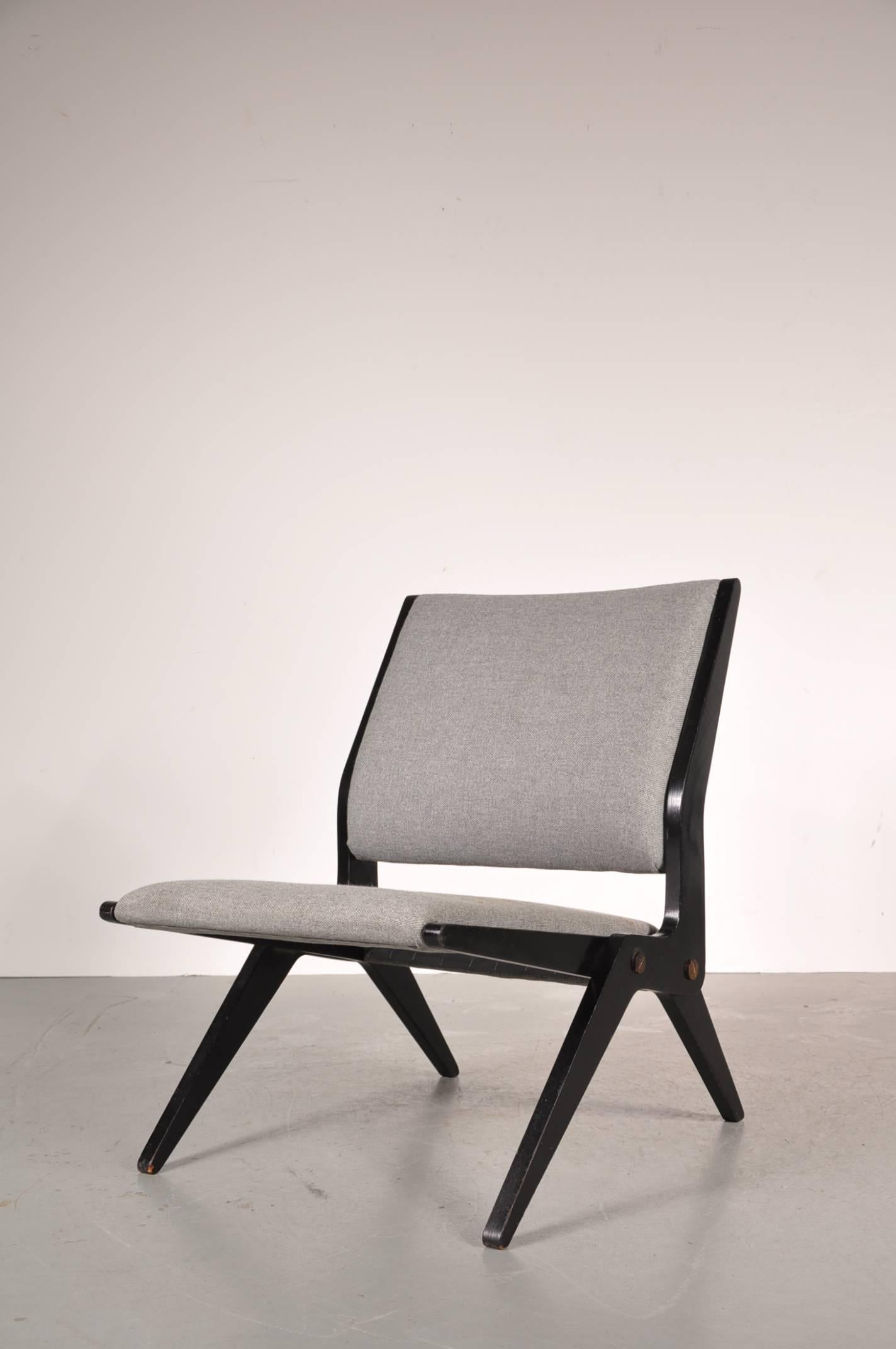 Rare easy chair by Bengt Akerblom, manufactured by Akerblom in Sweden, circa 1950.

The chair has a black wooden base with a beatiful scissor construction and grey fabric upholstery, all together giving it a unique appearance. This use of