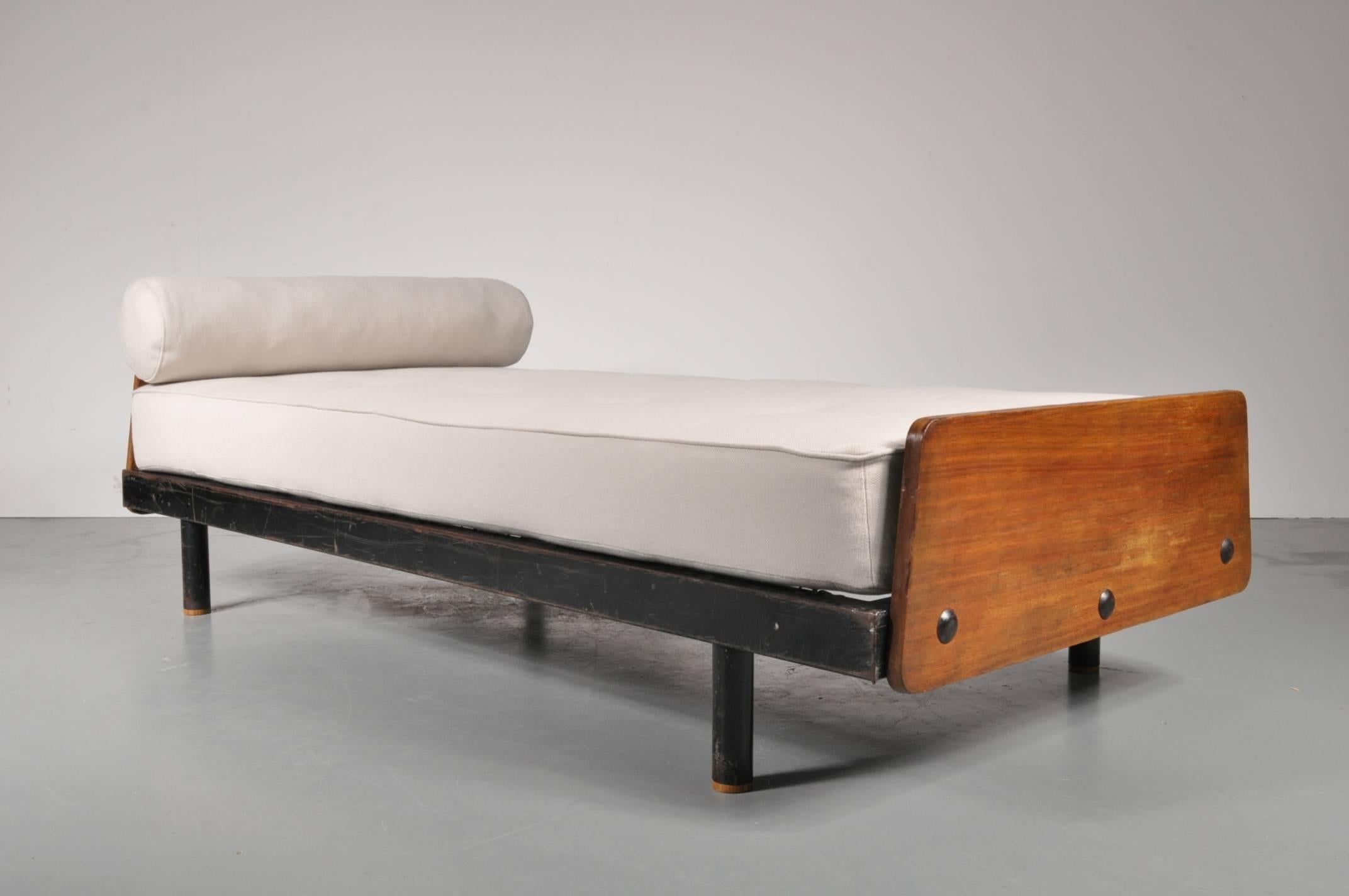 Outstanding SCAL daybed designed by Jean Prouvé, manufactured by Ateliers Prouve (France) circa 1950.

This very rare piece is made from the highest quality black lacquered metal with wonderful wooden ends. The simplistic design and use of