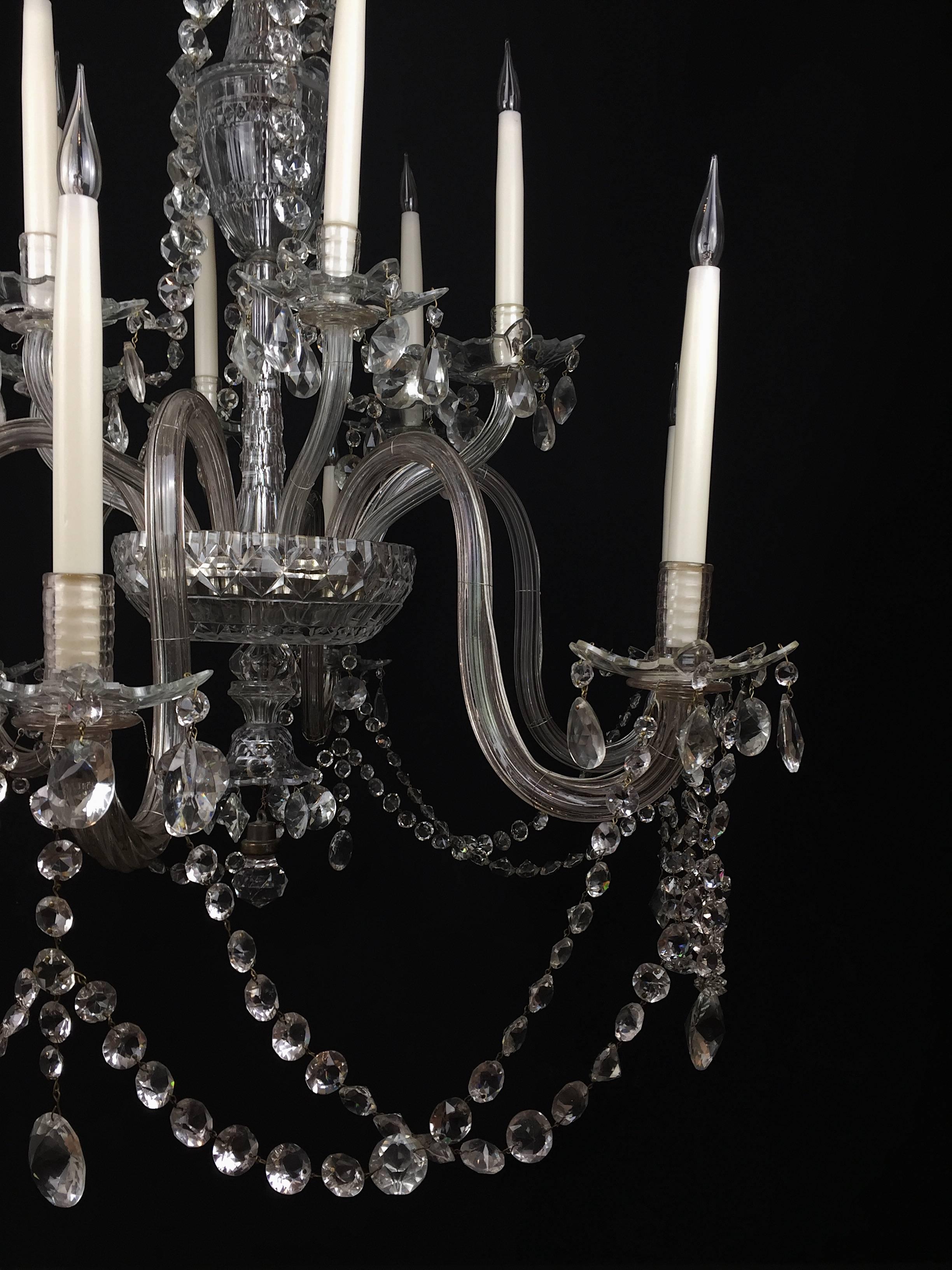 Early English 19th Century Six-Arm Chandelier In Good Condition For Sale In London, GB