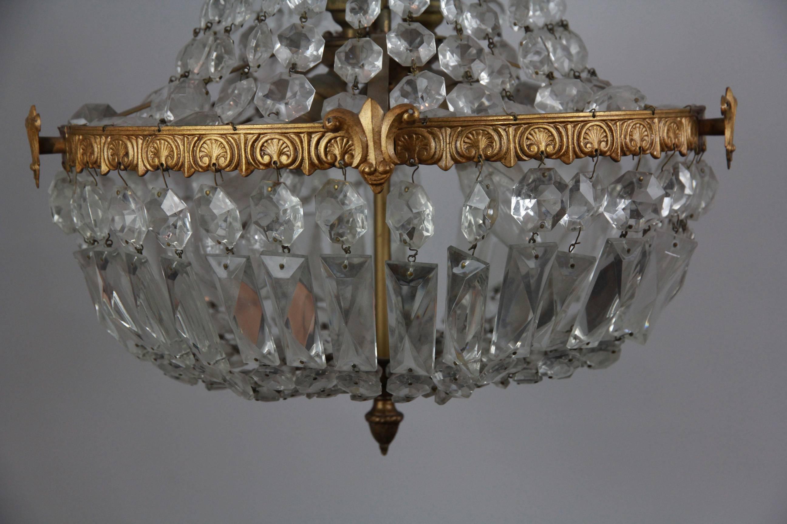 English Small Bag and Swag Pendant Chandelier In Good Condition For Sale In London, GB
