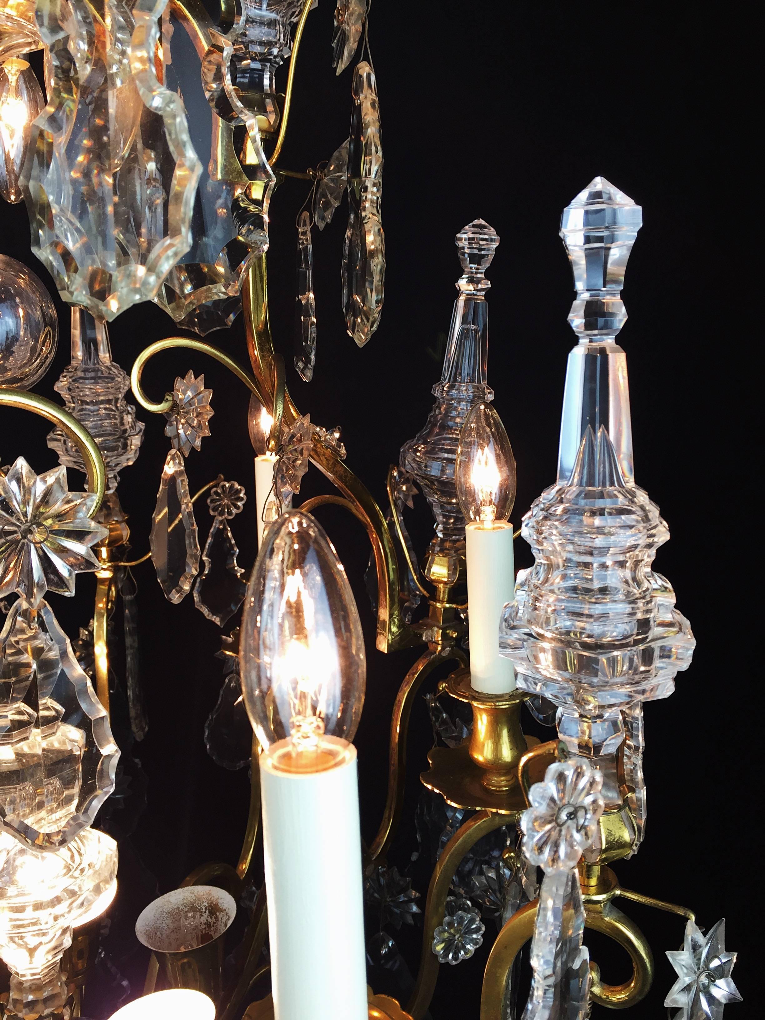 Large Baccarat 18th Century Style Chandelier In Good Condition For Sale In London, GB