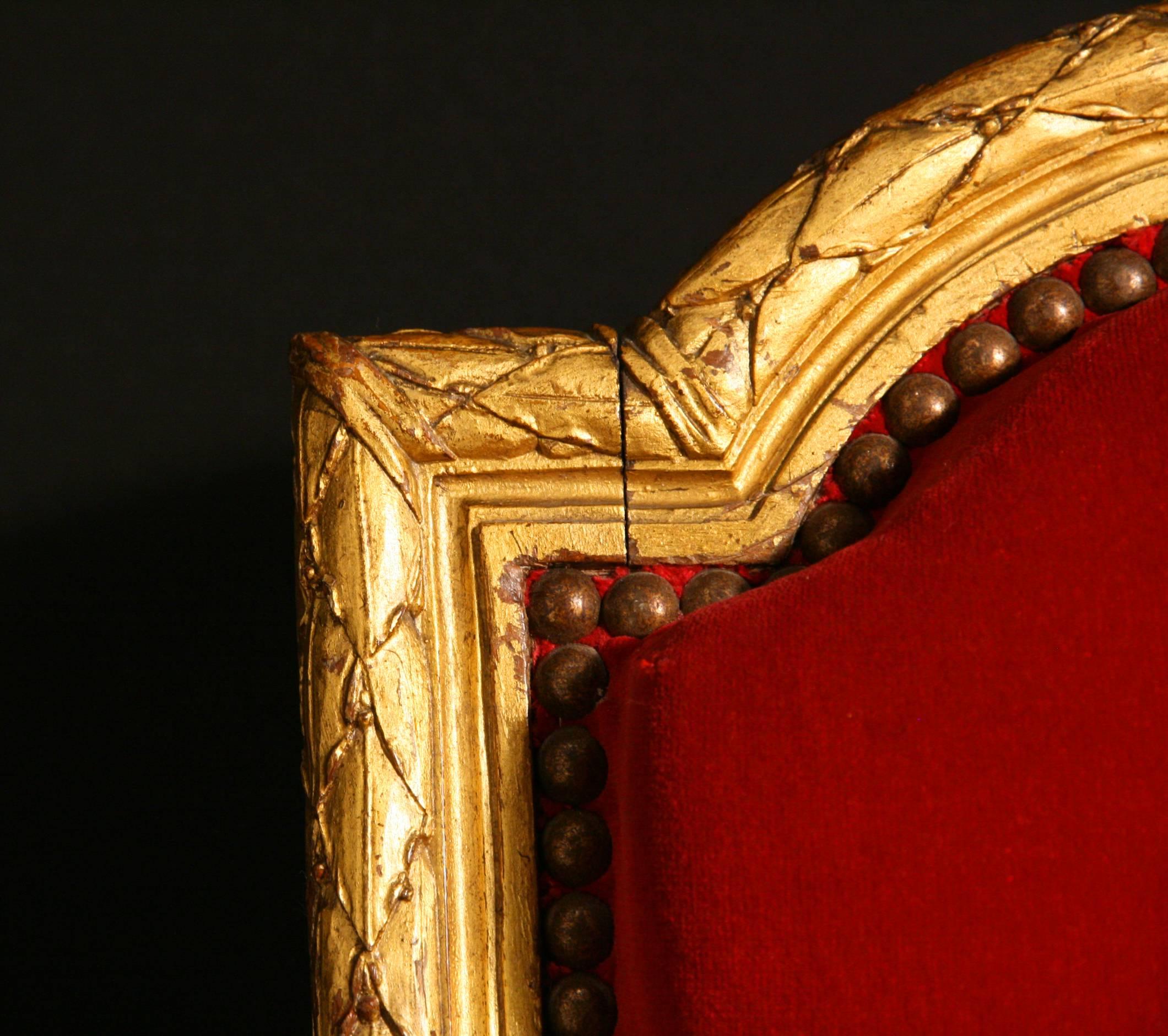 Pair of Carved Giltwood Fauteuil In Good Condition For Sale In London, GB