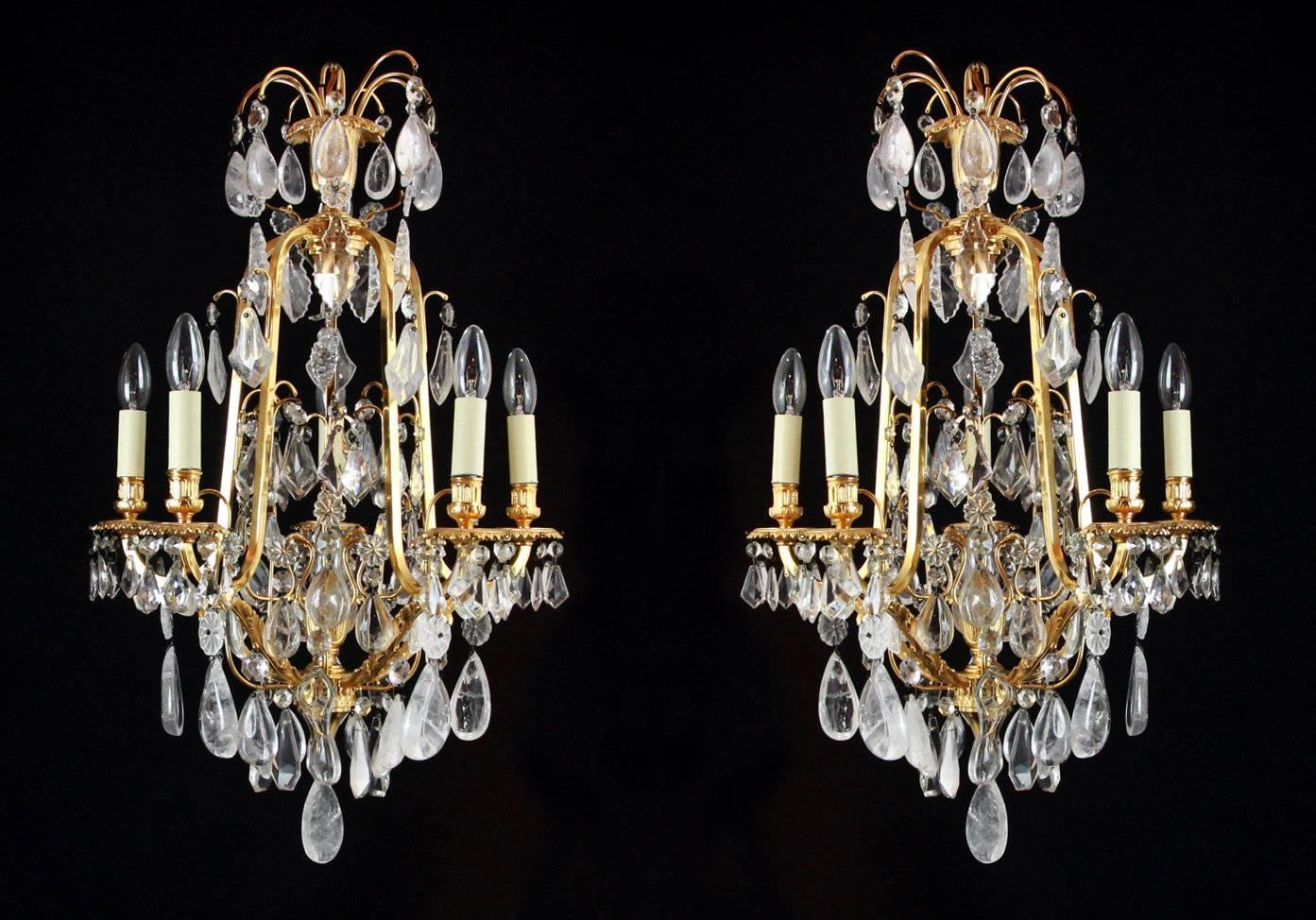 Early 20th Century Pair of French 22-Carat Gold-Plated and Rock Crystal Adorned Chandeliers For Sale