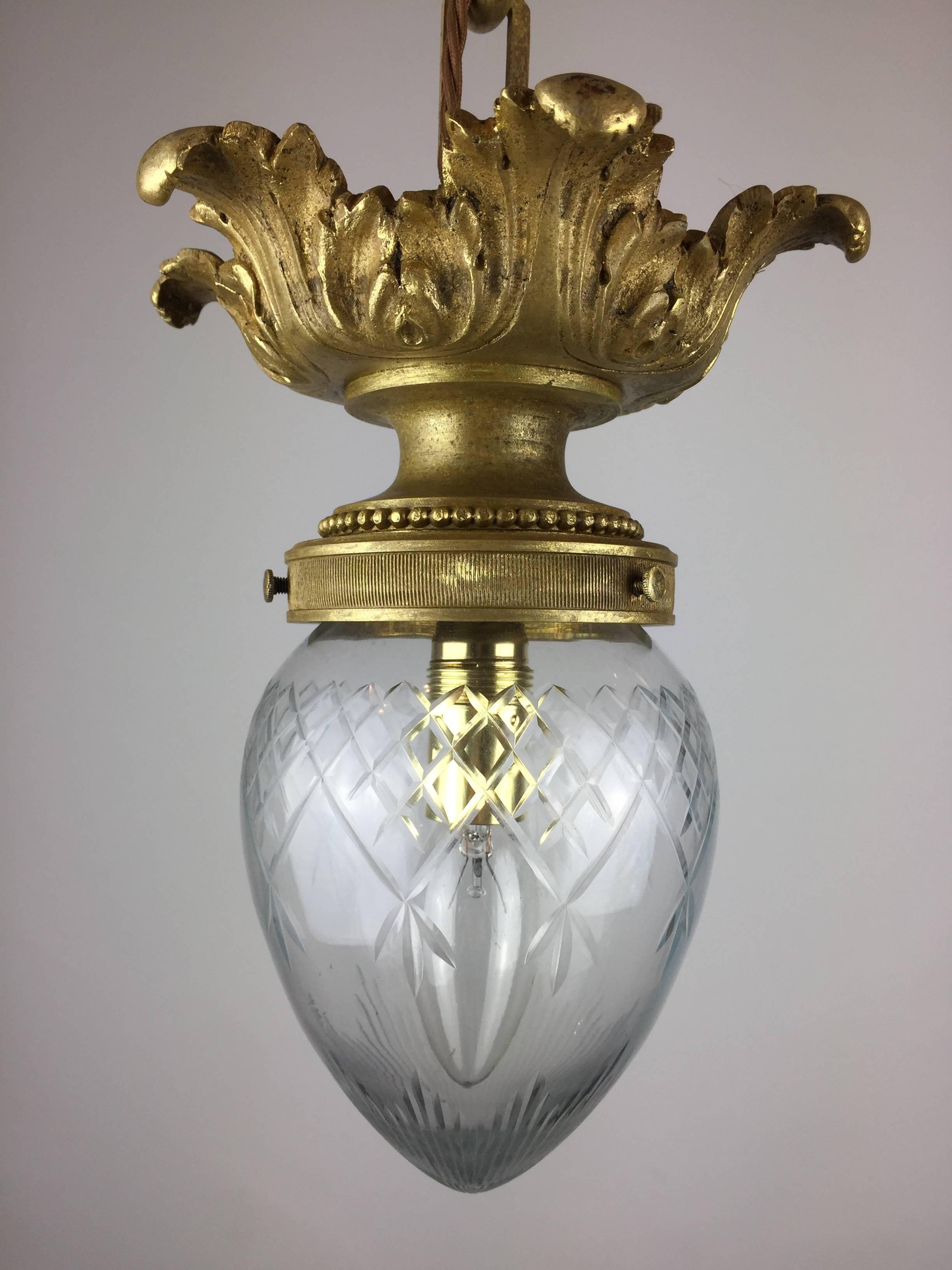 A nice quality, cut glass acorn lantern, in the Rococo style, with original ceiling rose and chain, early 20th century.