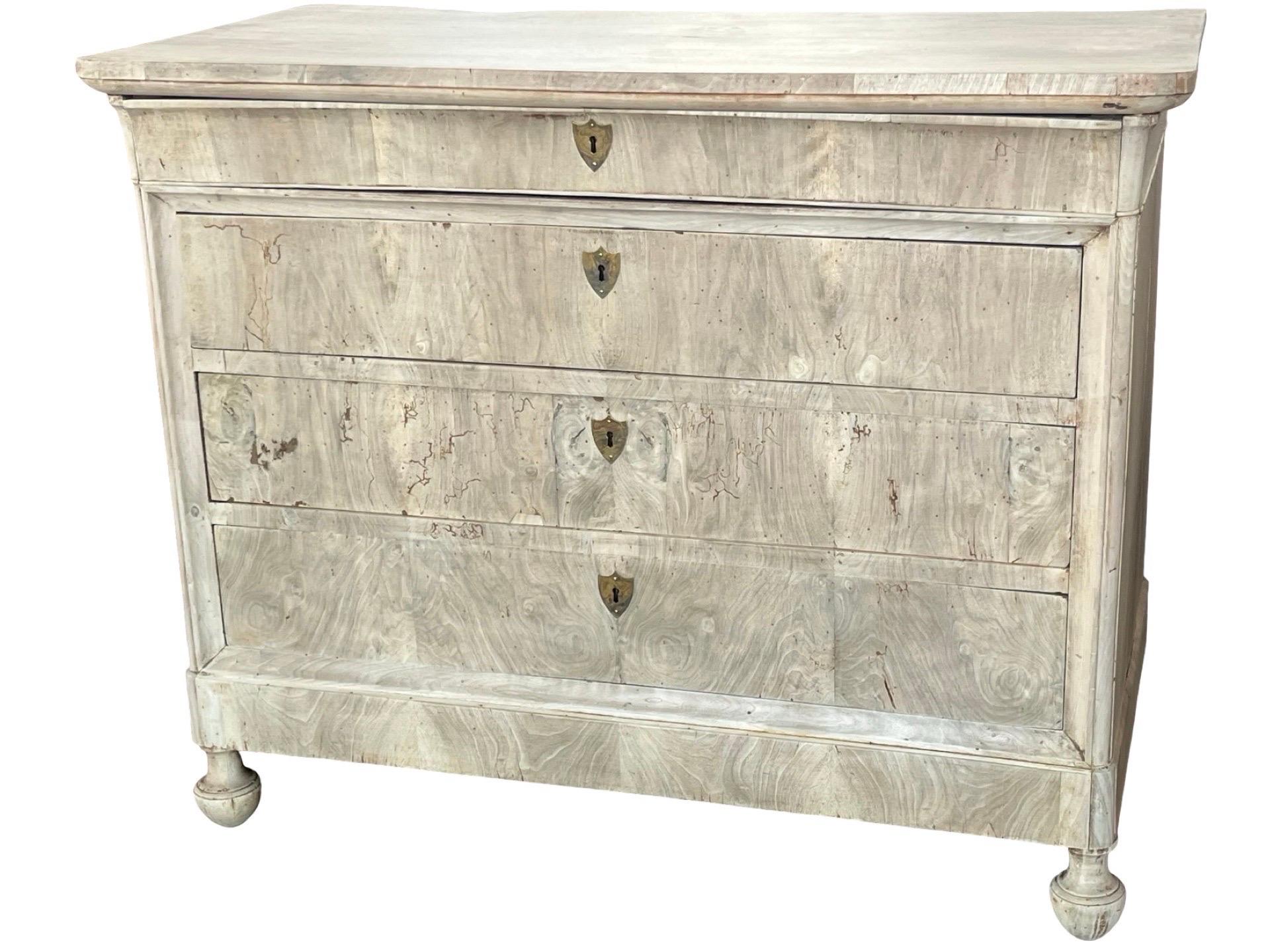 Charles X Commode italienne en noyer blanchi Carlo X / Louis Philippe du 19ème siècle en vente