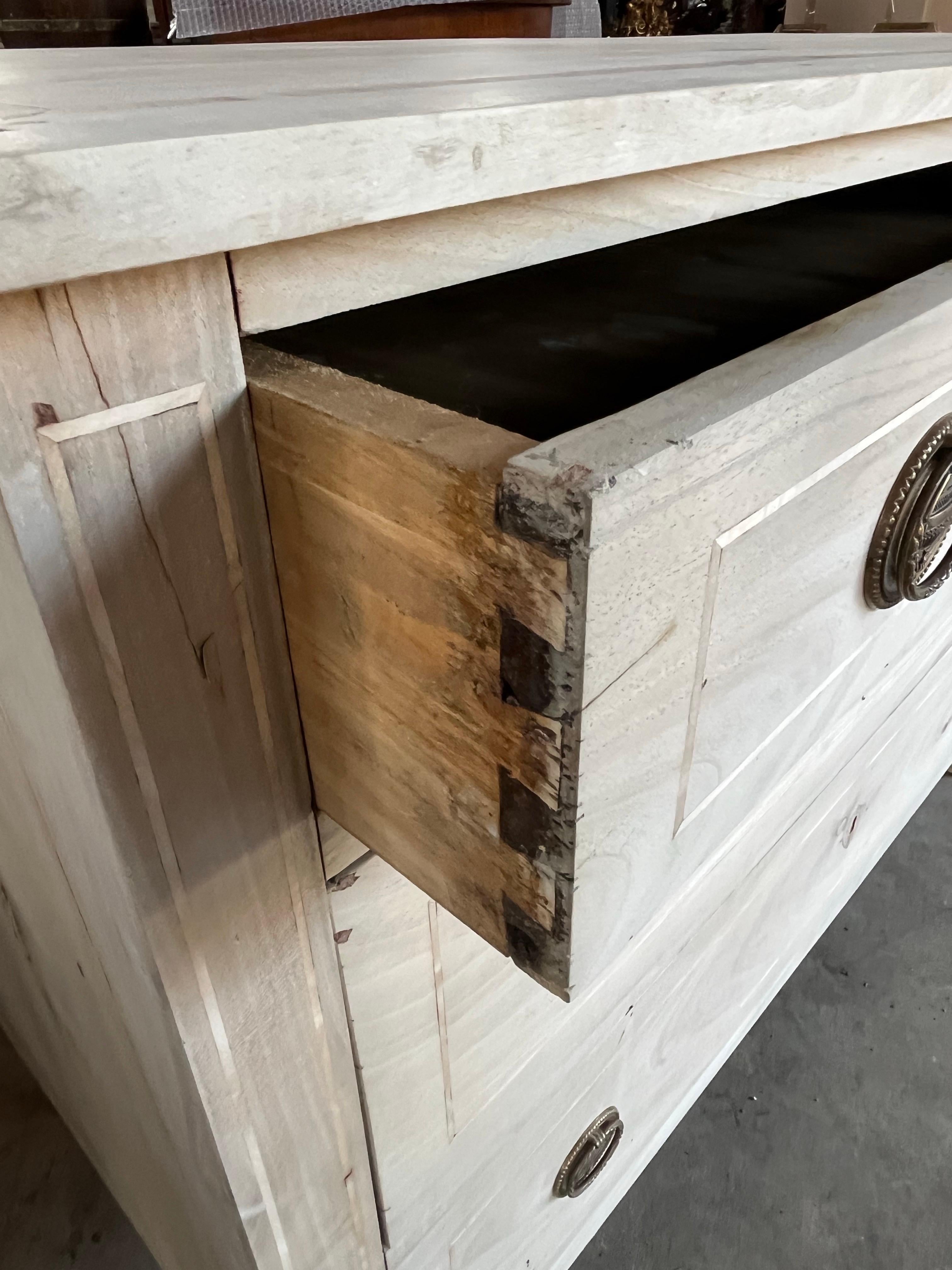 18th Century Italian Neoclassical Bleached Cherry Commode With Inlay For Sale 4