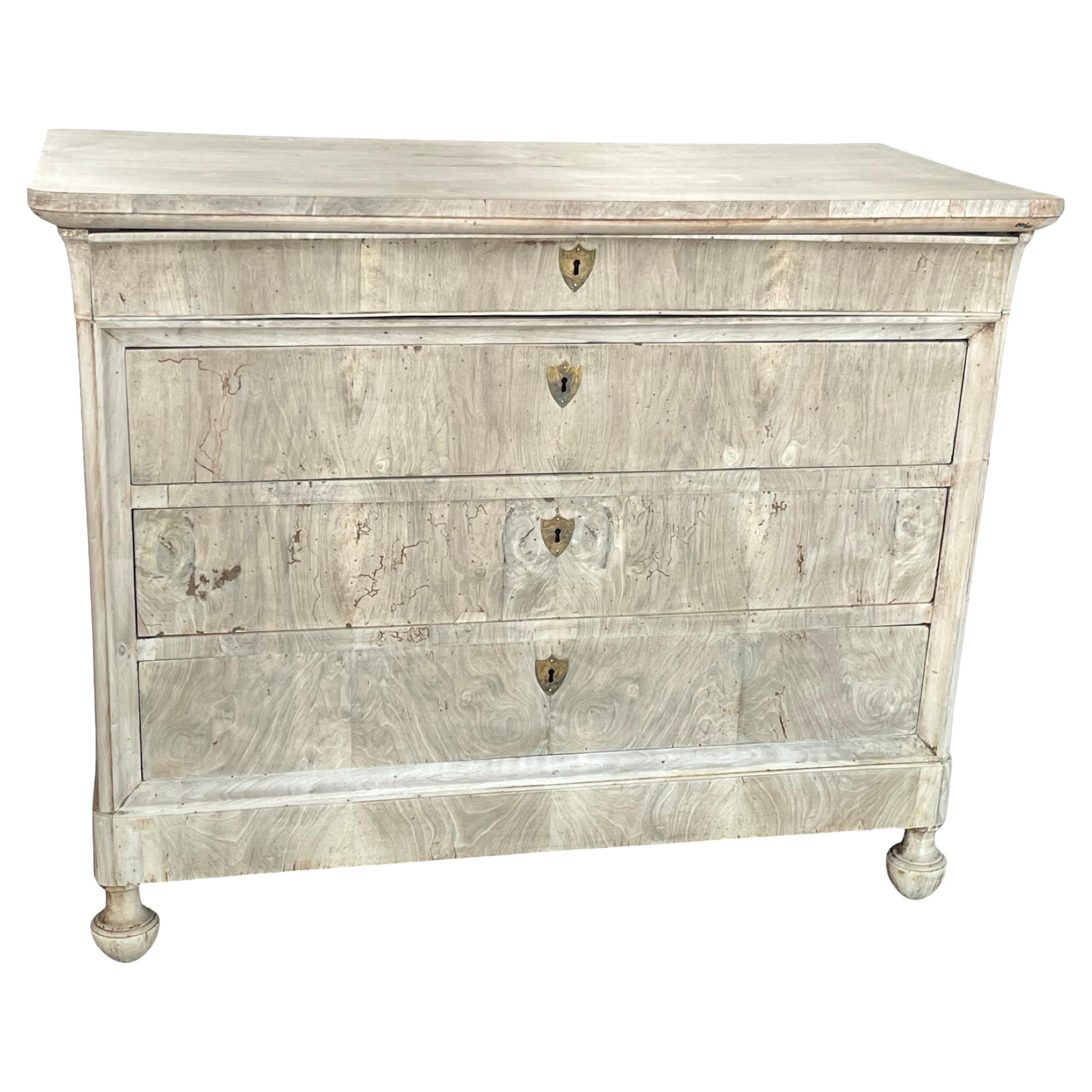 Commode italienne en noyer blanchi Carlo X / Louis Philippe du 19ème siècle