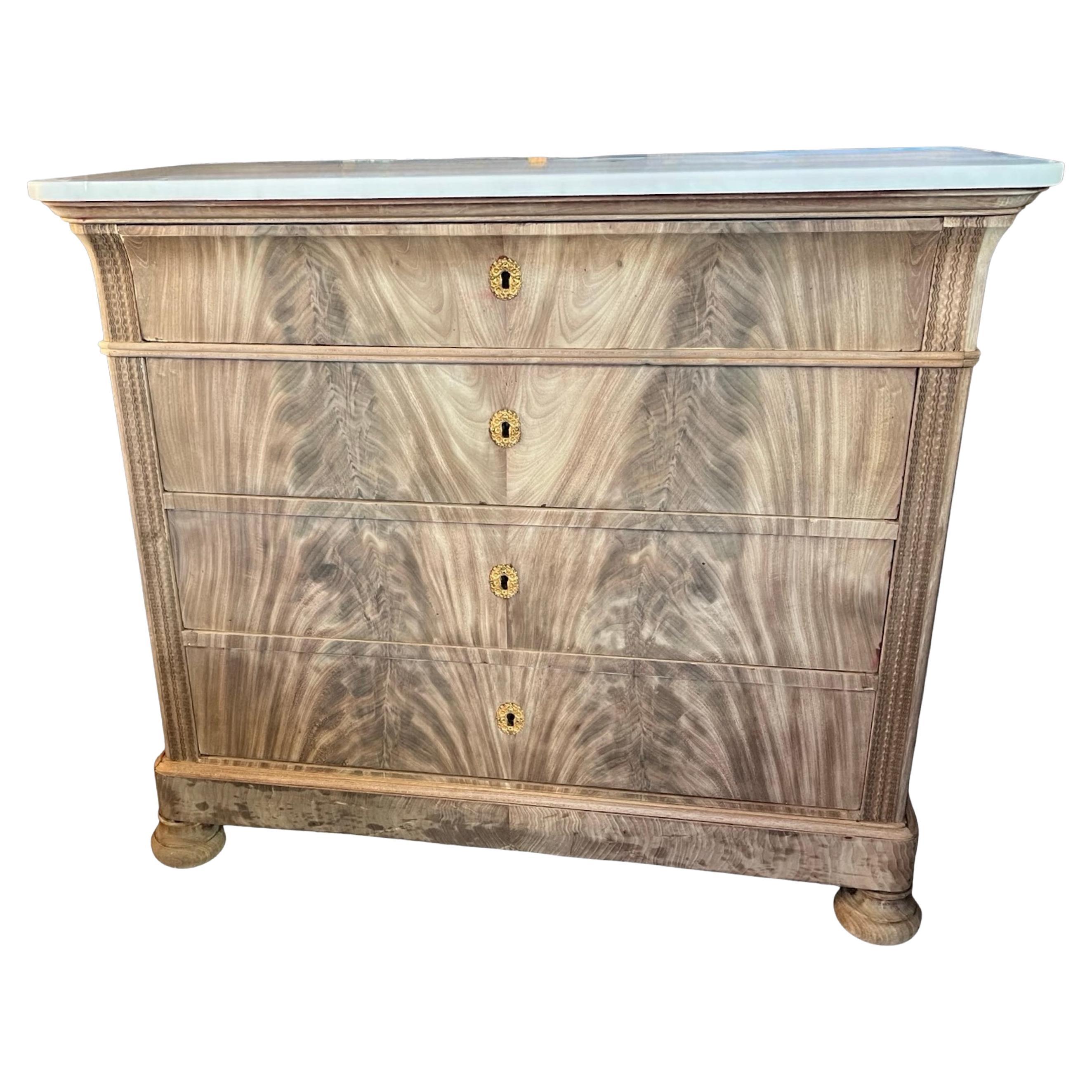 Segreteria Carlo X italiana in mogano sbiancato del XIX secolo con marmo bianco