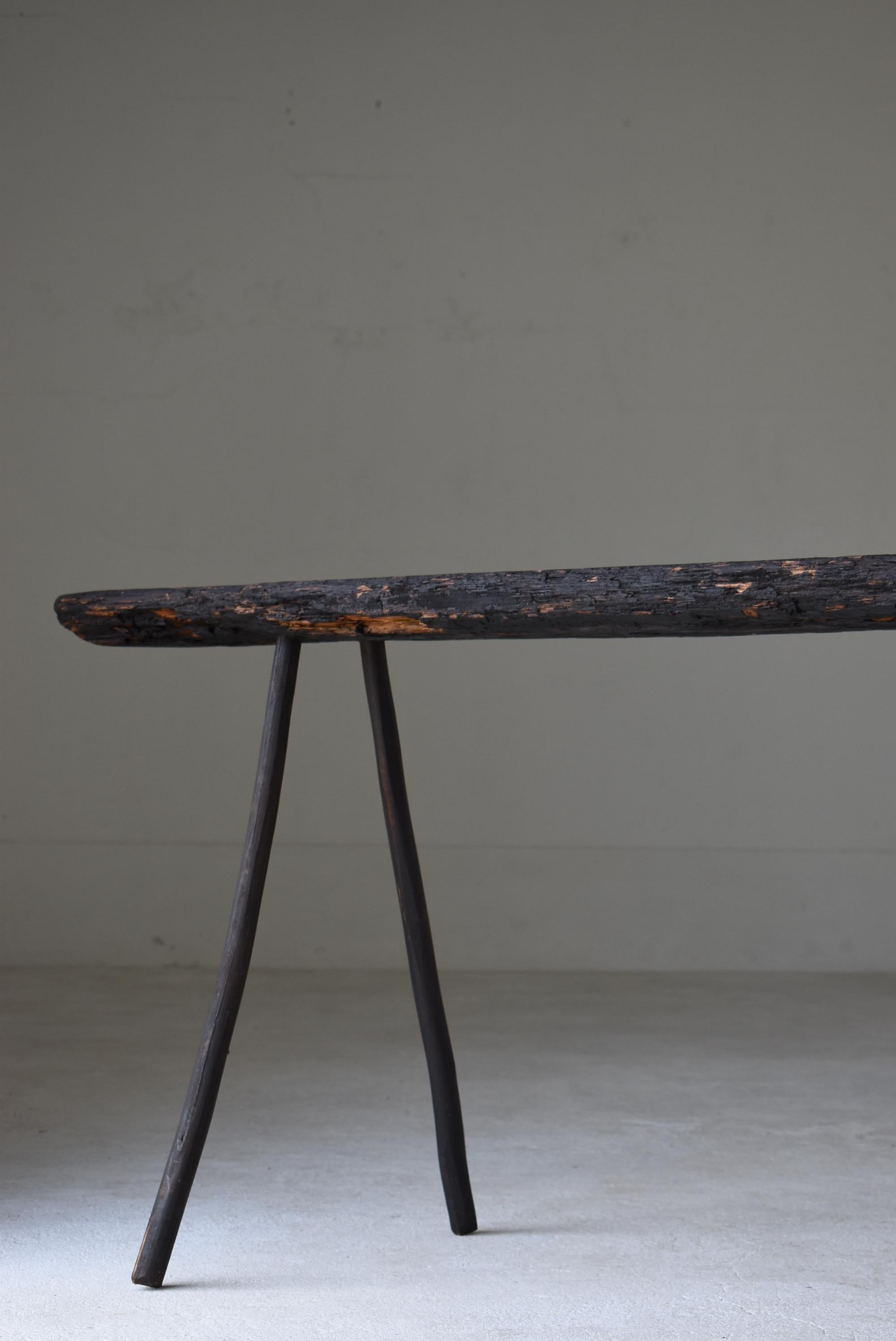 Grande table d'exposition noire ancienne japonaise 1900s-1920s / table d'appoint Wabisabi Bon état - En vente à Chōsei District Nagara, JP
