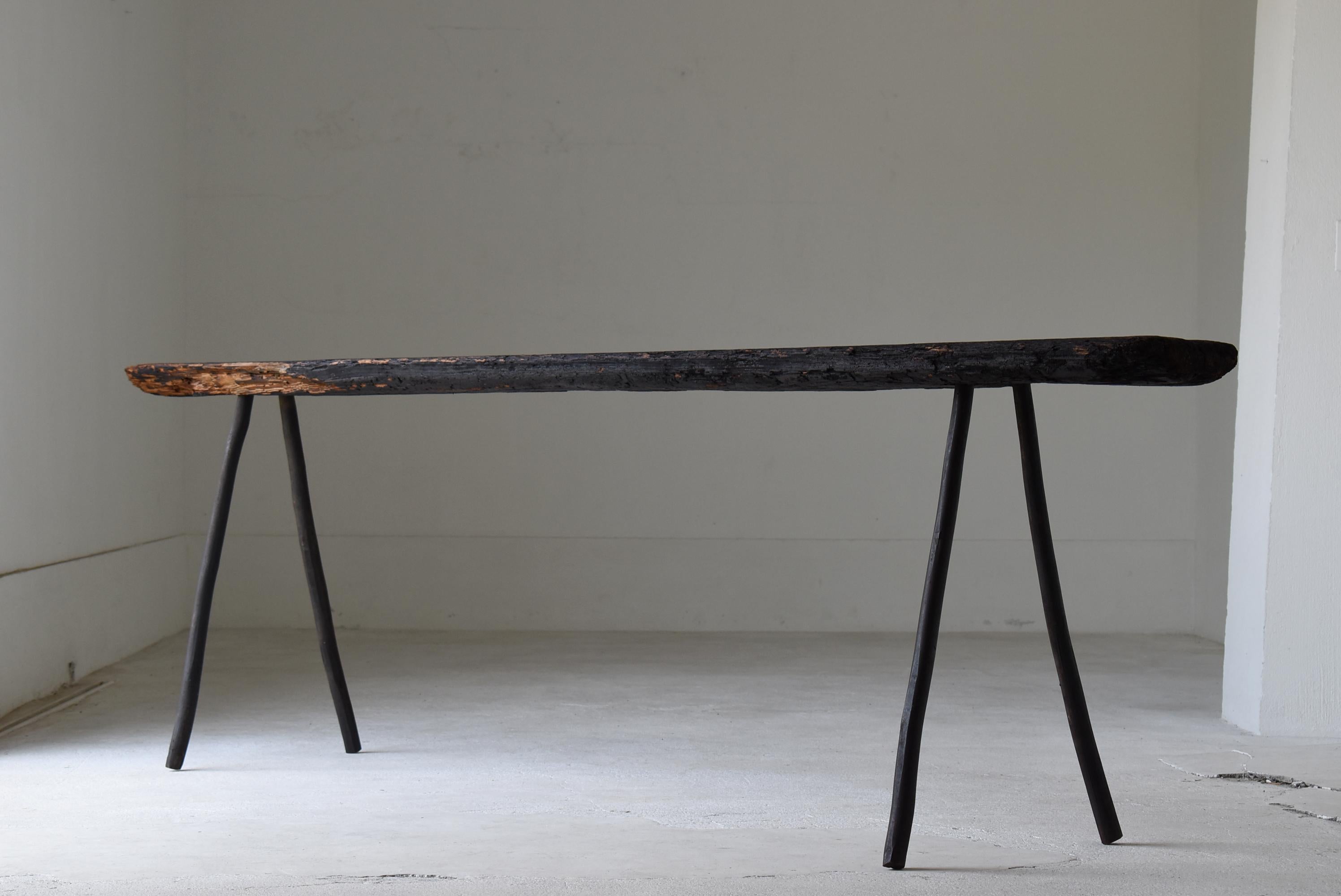 Grande table d'exposition noire ancienne japonaise 1900s-1920s / table d'appoint Wabisabi en vente 2