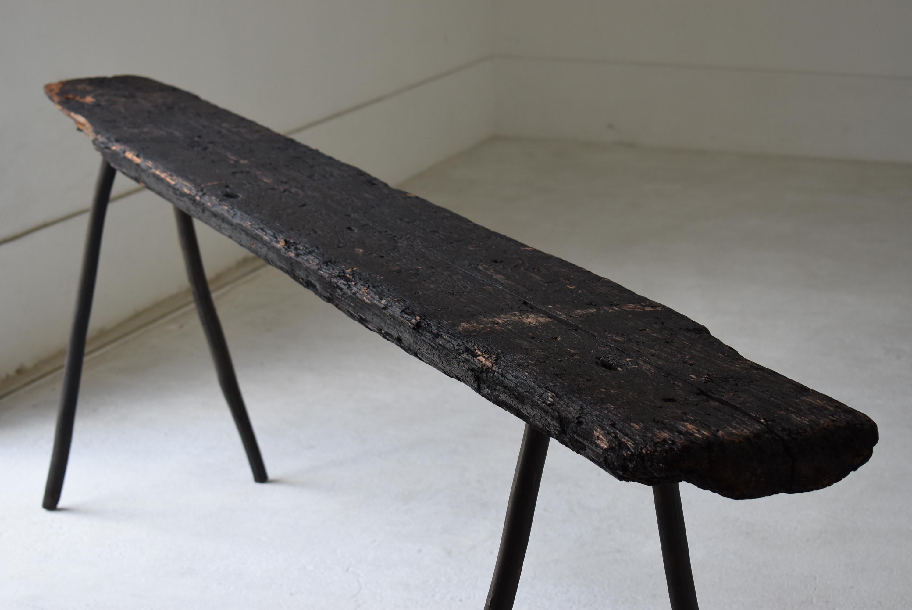 Grande table d'exposition noire ancienne japonaise 1900s-1920s / table d'appoint Wabisabi en vente 3