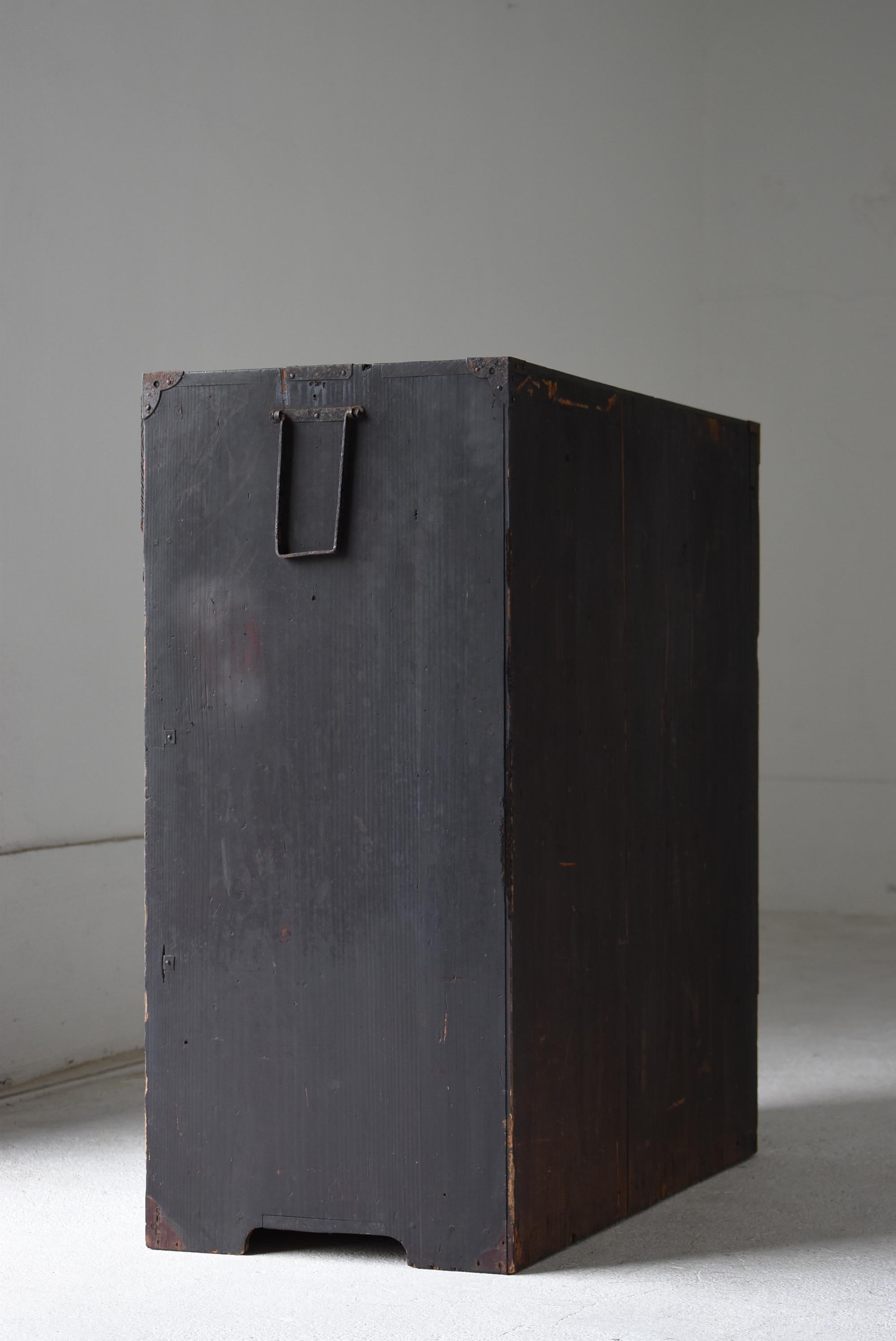 Tiroir de rangement noir ancien japonais 1860s-1900s / Tansu Sideboard Wabi Sabi en vente 5