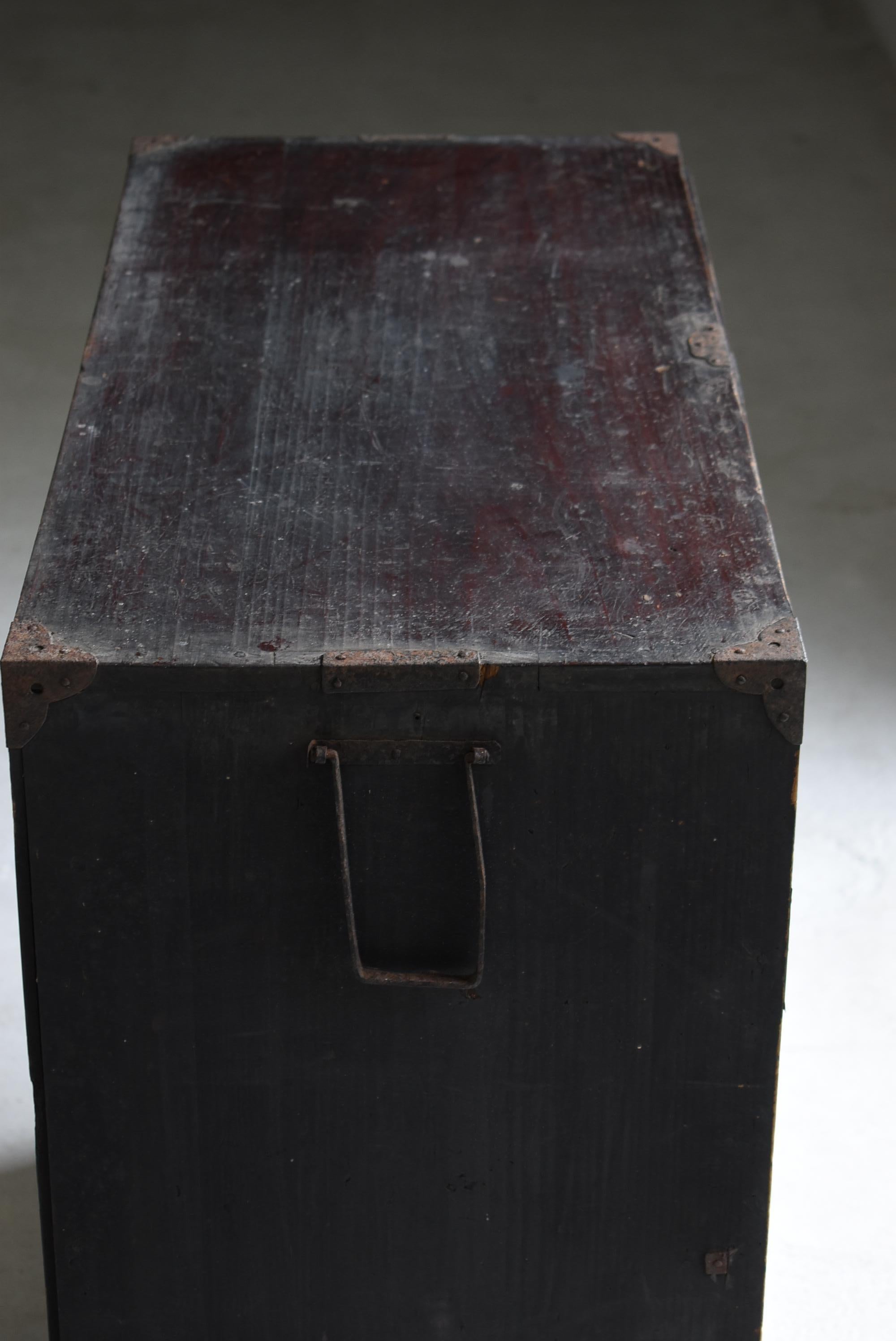 Tiroir de rangement noir ancien japonais 1860s-1900s / Tansu Sideboard Wabi Sabi en vente 6