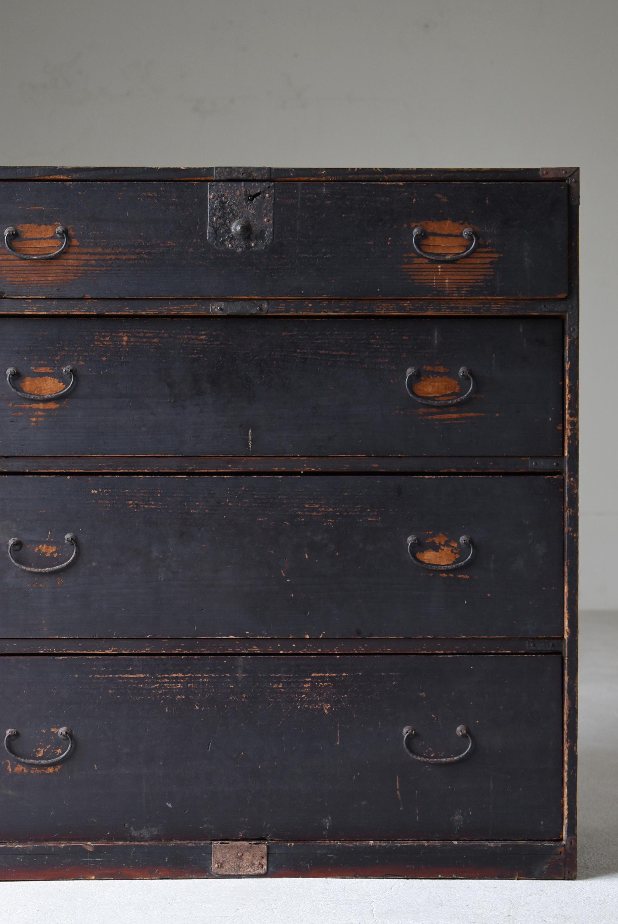 Travail du bois Tiroir de rangement noir ancien japonais 1860s-1900s / Tansu Sideboard Wabi Sabi en vente