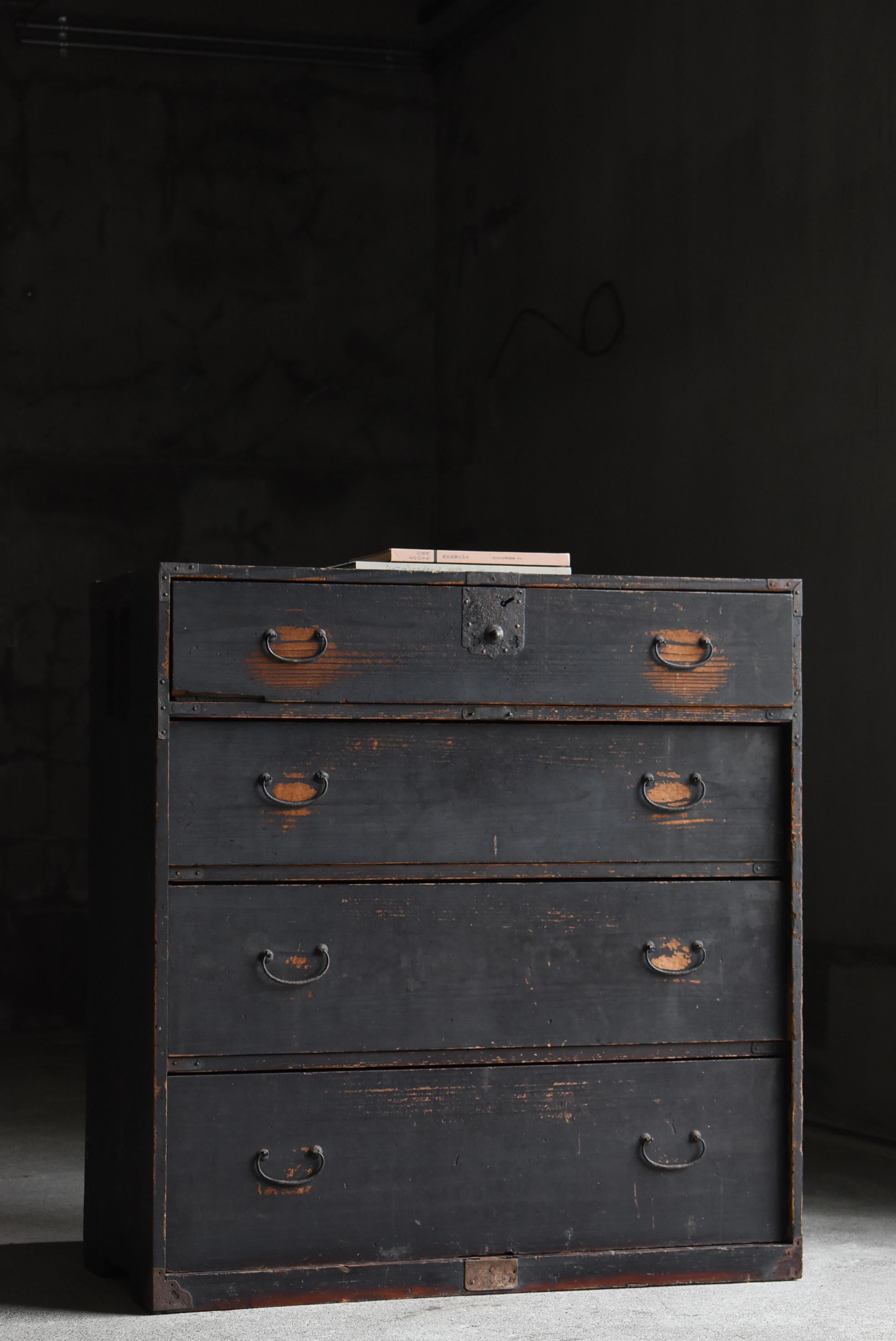 Meiji Tiroir de rangement noir ancien japonais 1860s-1900s / Tansu Sideboard Wabi Sabi en vente