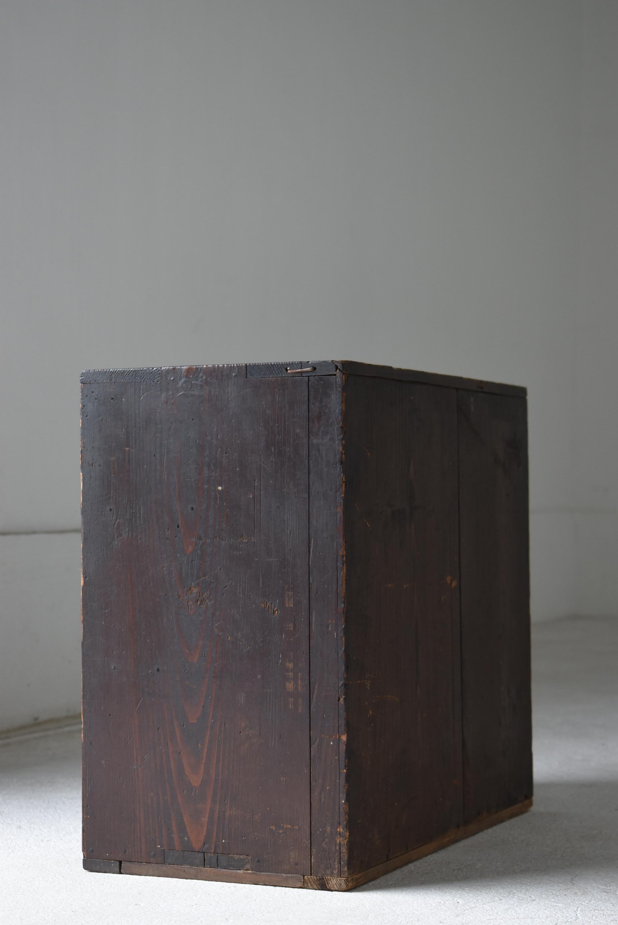 Tiroir ancien japonais 1860s-1920s / Table de nuit Tansu Wabisabi en vente 4