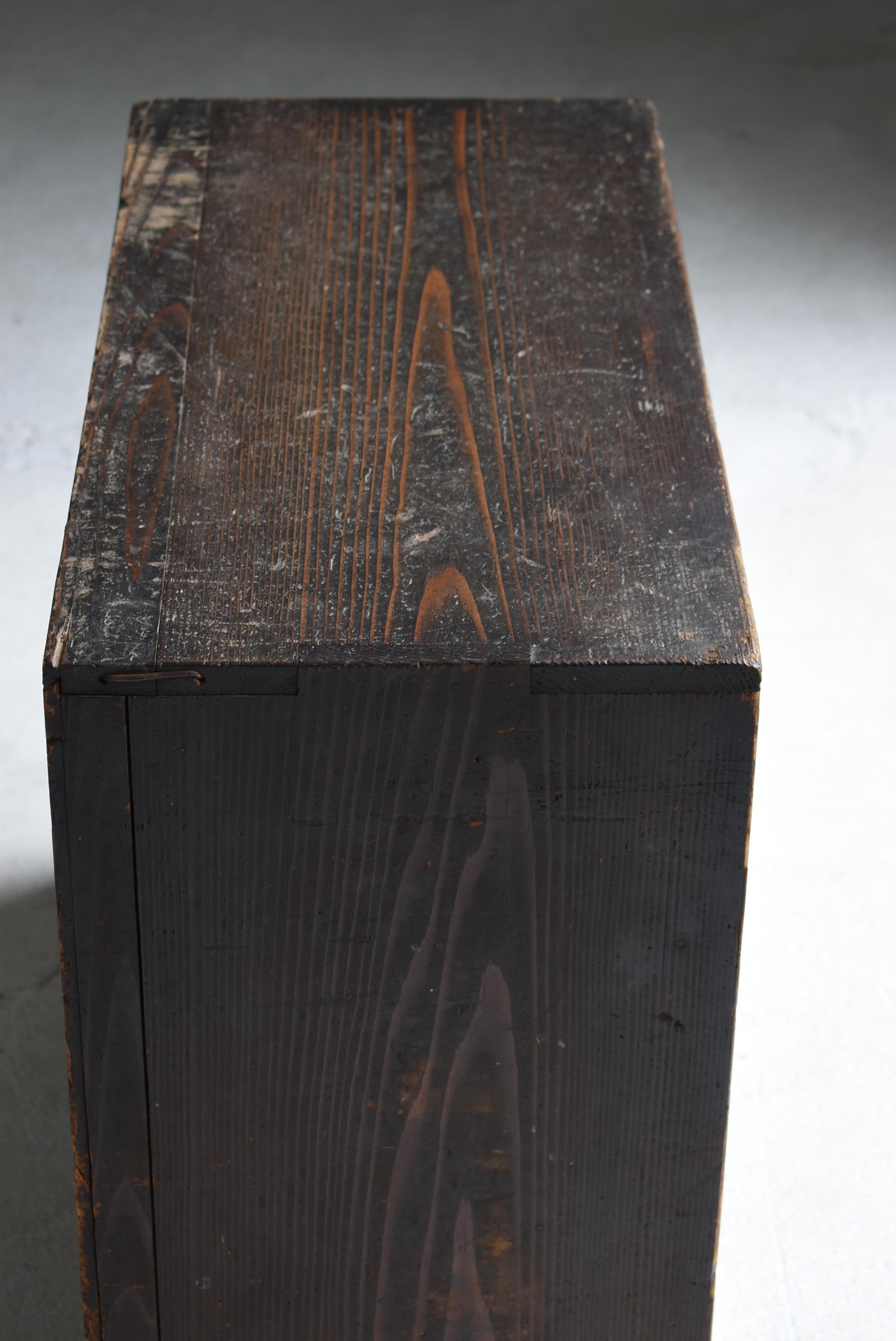 Tiroir ancien japonais 1860s-1920s / Table de nuit Tansu Wabisabi en vente 5