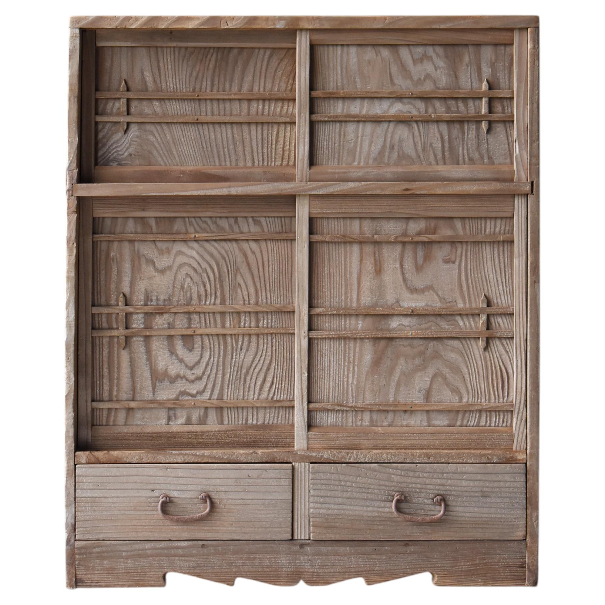 Petit tansu japonais ancien, années 1900-1940 / Buffet de style wabi-sabi