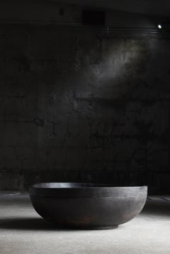 Antike japanische, massive, lackierte Holzschale, 1860er–1920er Jahre / Wabi-Sabi