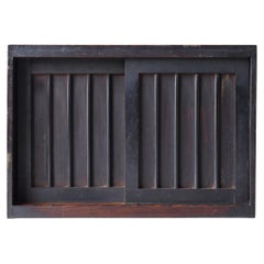 Antiker kleiner japanischer Tansu aus den 1860er- bis 1920er-Jahren / Nachttisch im Wabi-Sabi-Stil