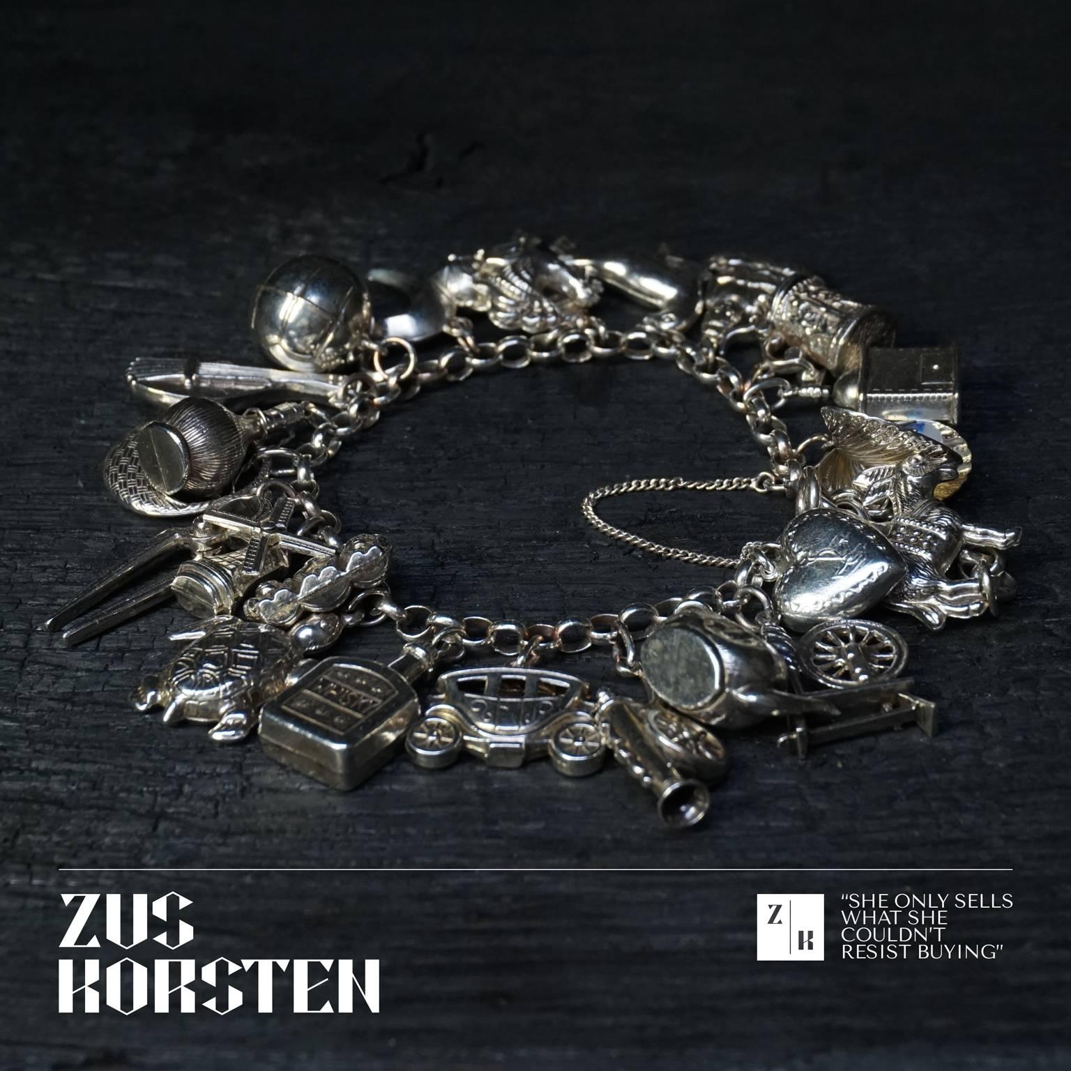23 Piece Sterling Silver Dutch Charm Bracelet In Good Condition In Haarlem, NL