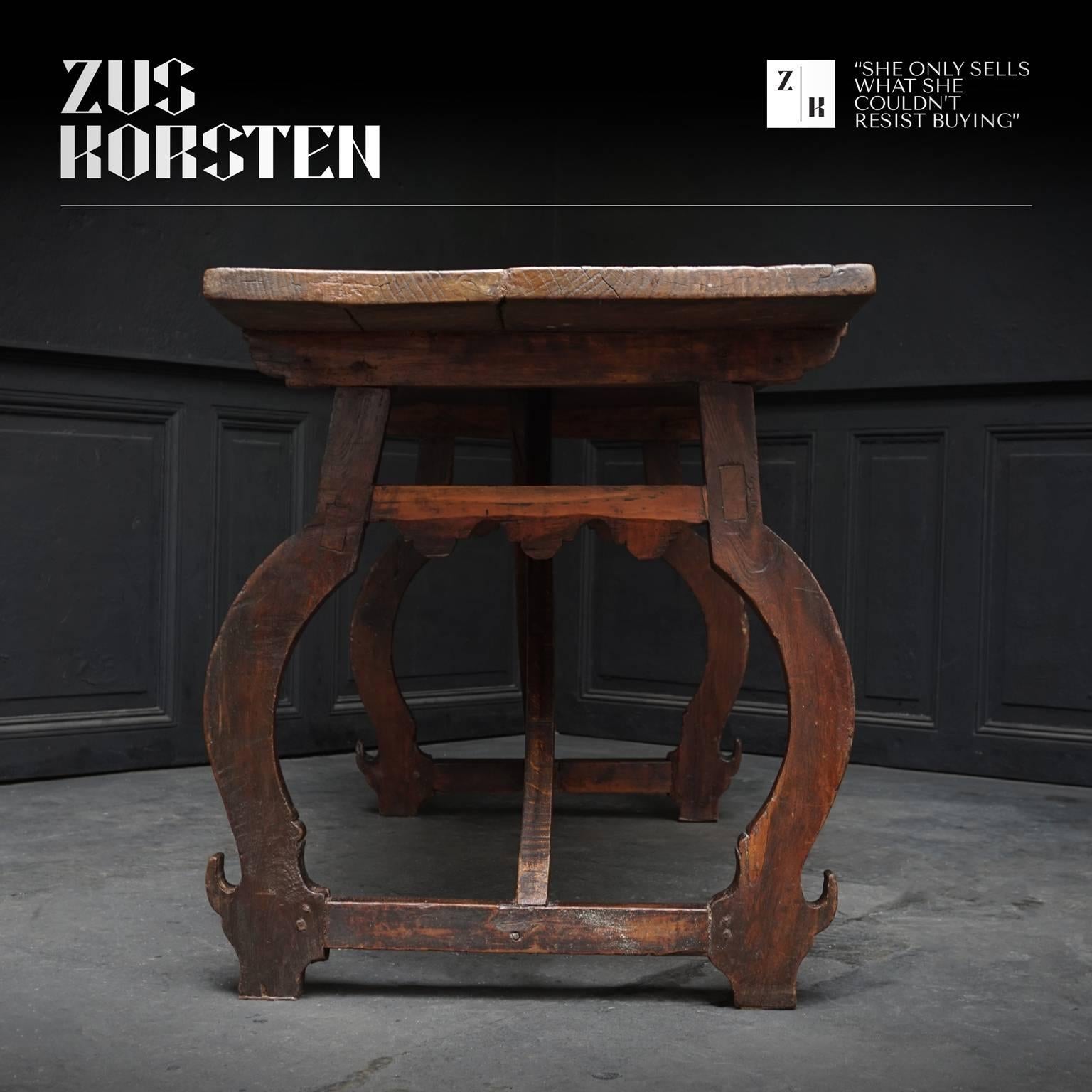 17th Century Spanish Chestnut Refectory Table on Lyre-Shaped Legs 3