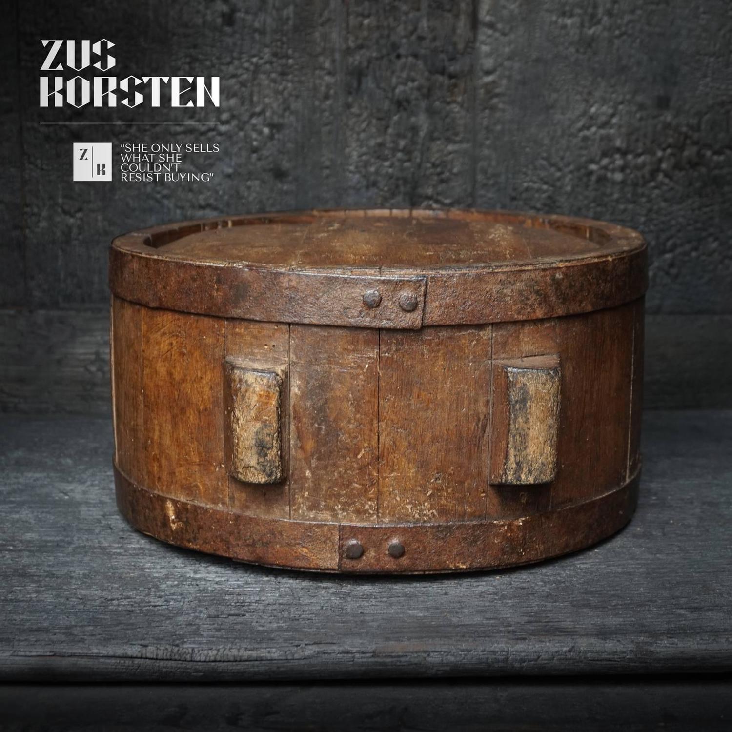 19th Century Wooden Water Canteen For Sale at 1stdibs