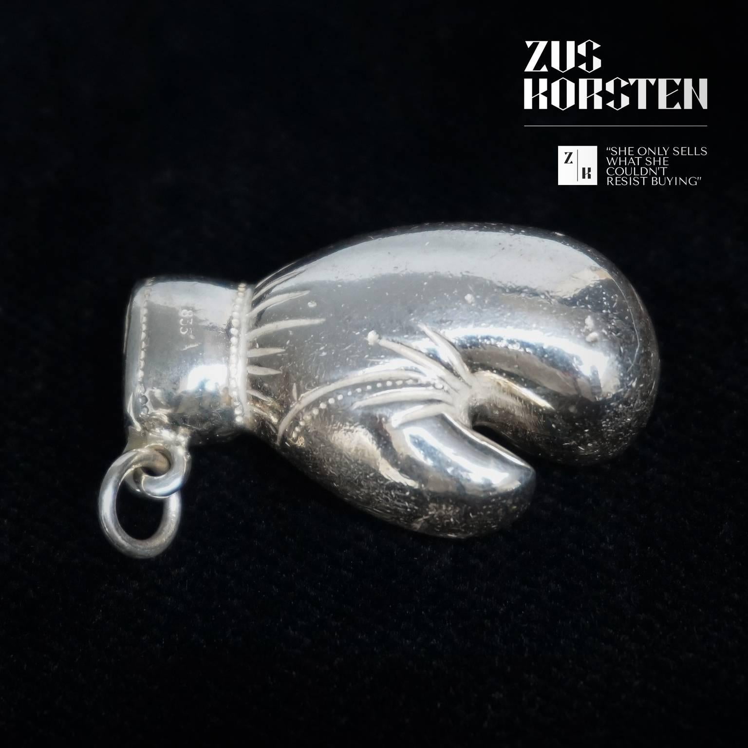 Large Early 20th Century Silver Austrian Boxing Glove Charm or Pendant In Excellent Condition In Haarlem, NL