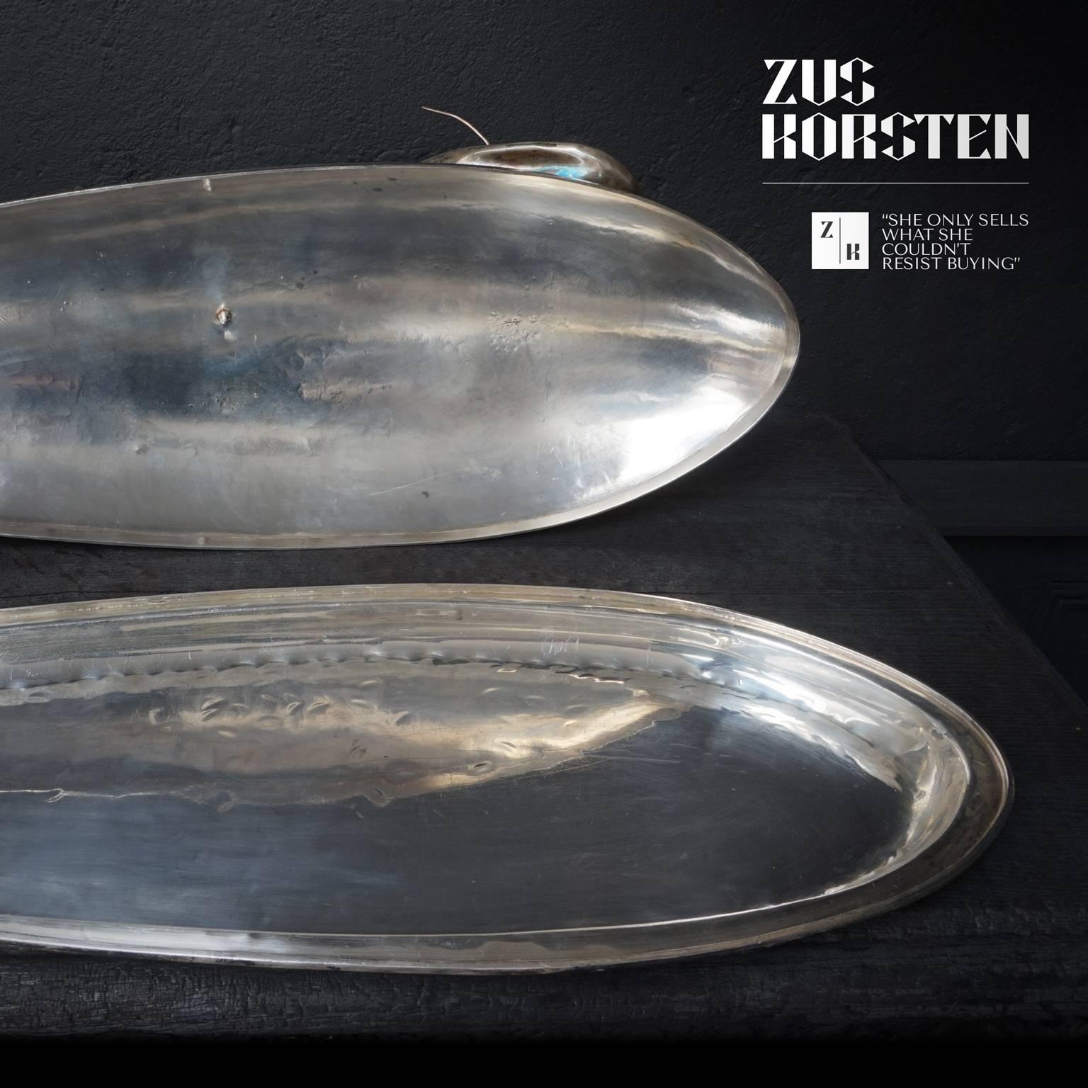 Late 20th Century Silver Plated Hand-Hammered Franco Lagini Mussel-Fish Platter