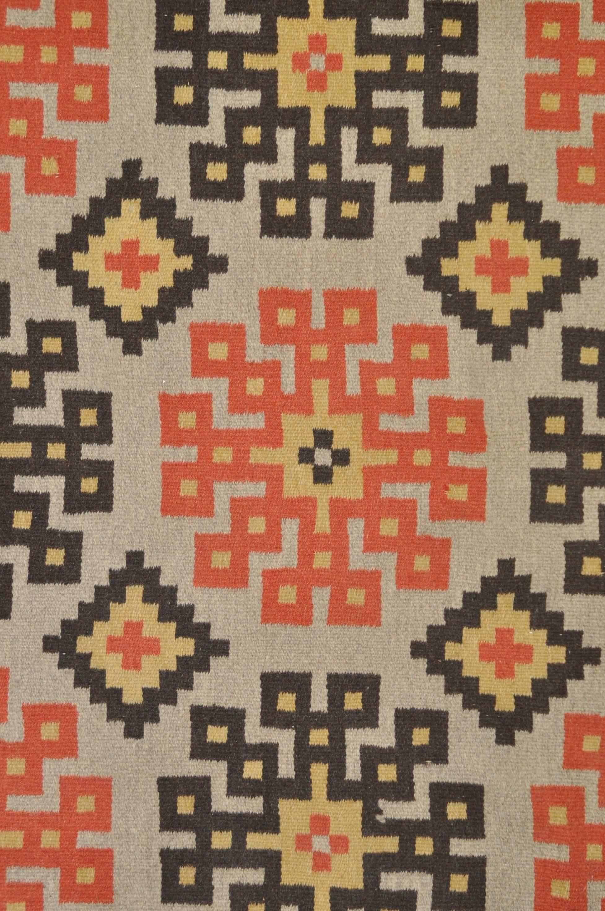 We believe this simple snowflake Kilim to be of Norther European design and make.
The delightful modest design coupled with earthy tonal arrangement recalls Swedish Folk Art tapestry.
The weaving may be used as a wall hanging or floor as seen