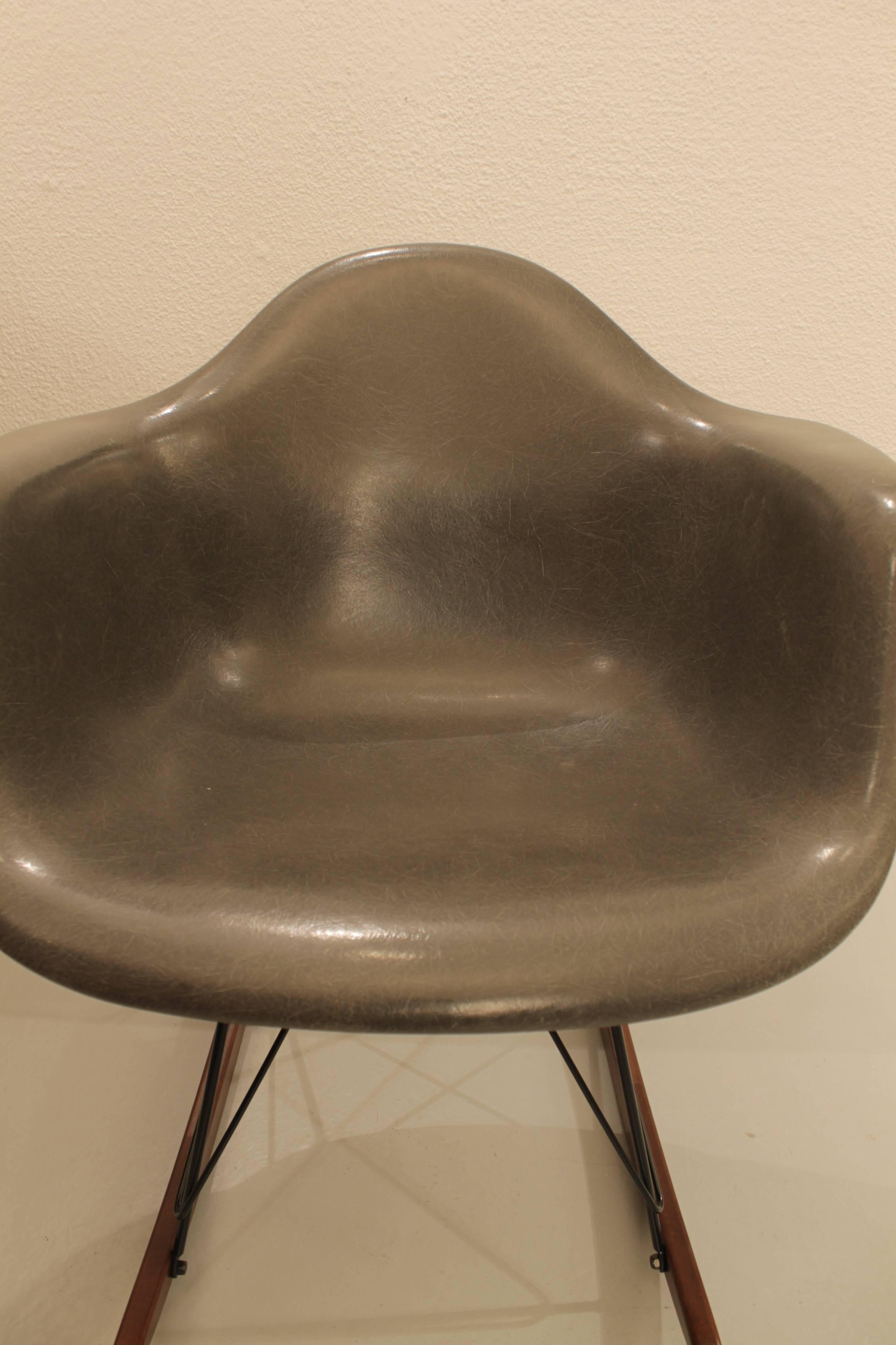 Fiberglass Charles Eames Rocking Chair, Elephant Grey