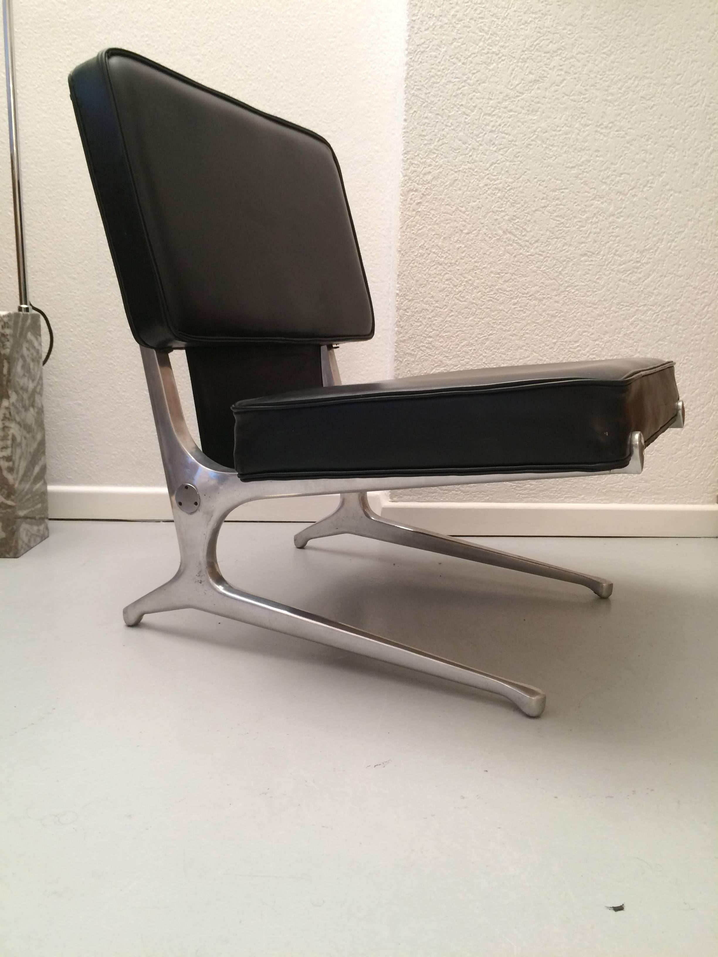 Mid-20th Century 1960s Sculptural Cast Aluminum and Vinyl Lounge Chair