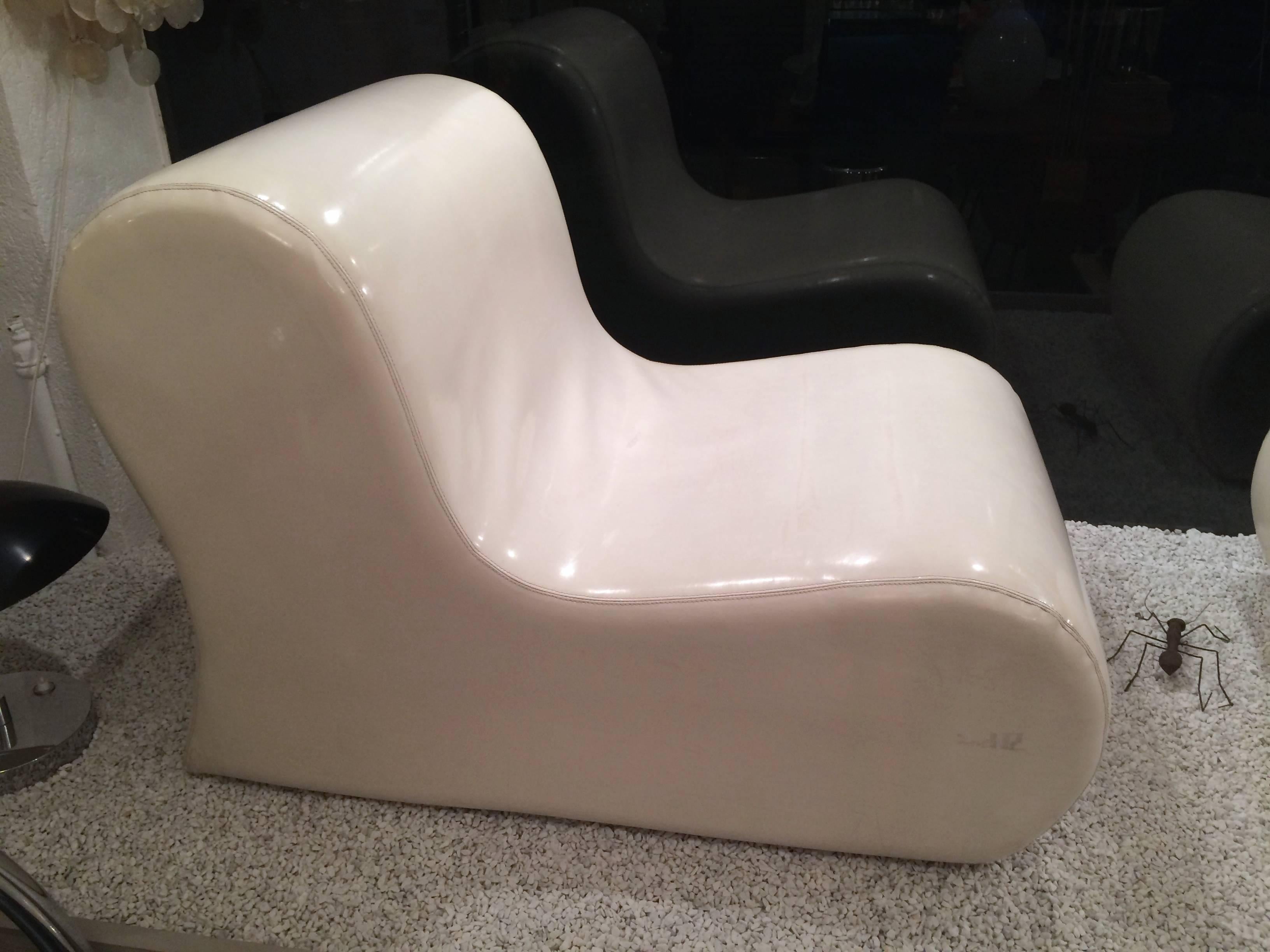 Ueli Berger Pair of Vinyl Lounge Chairs In Good Condition In Geneva, CH