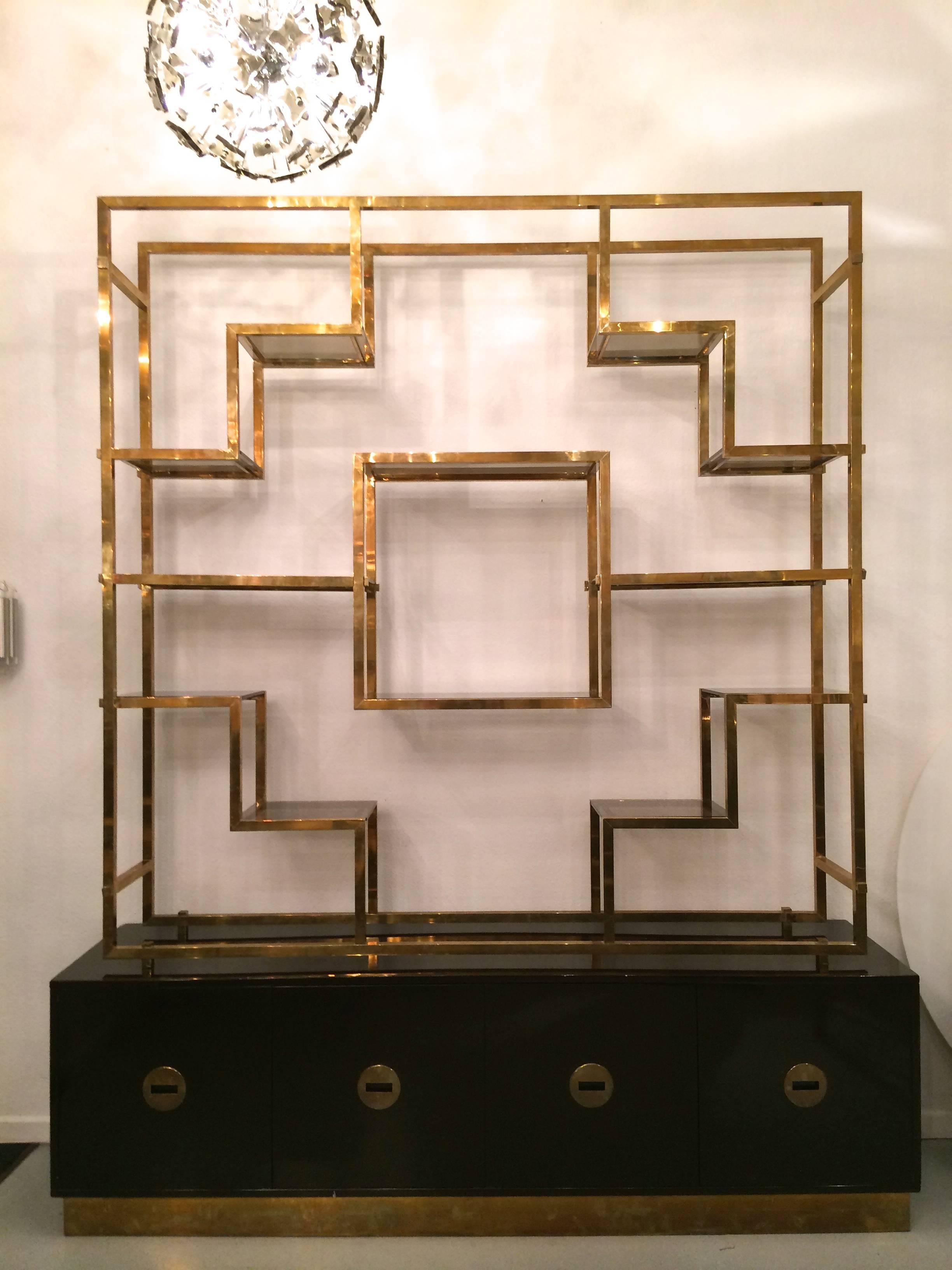 Monumental brass, lacquered wood and smoked glass shelf by Romeo Rega, Italy, circa 1975.
Signed Romeo Rega (picture).
Measures: 200 x 250 x 50 cm.
Good vintage condition.
   
