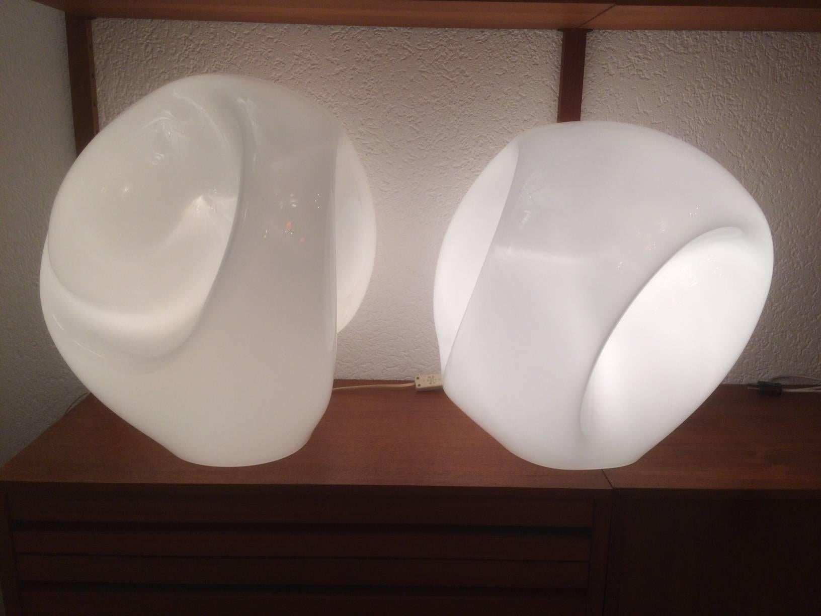 Pair of "Munega" glass table lamp produced by Vistosi, circa 1970s
White opal glass, perfect condition.