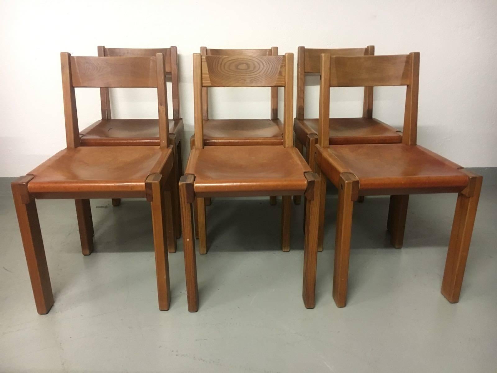 Set of six leather and solid elm dining chairs by Pierre Chapo, France, circa 1970.
Nice patina, one chair has black stains on leather seat (pic.7)
cognac leather
Model 