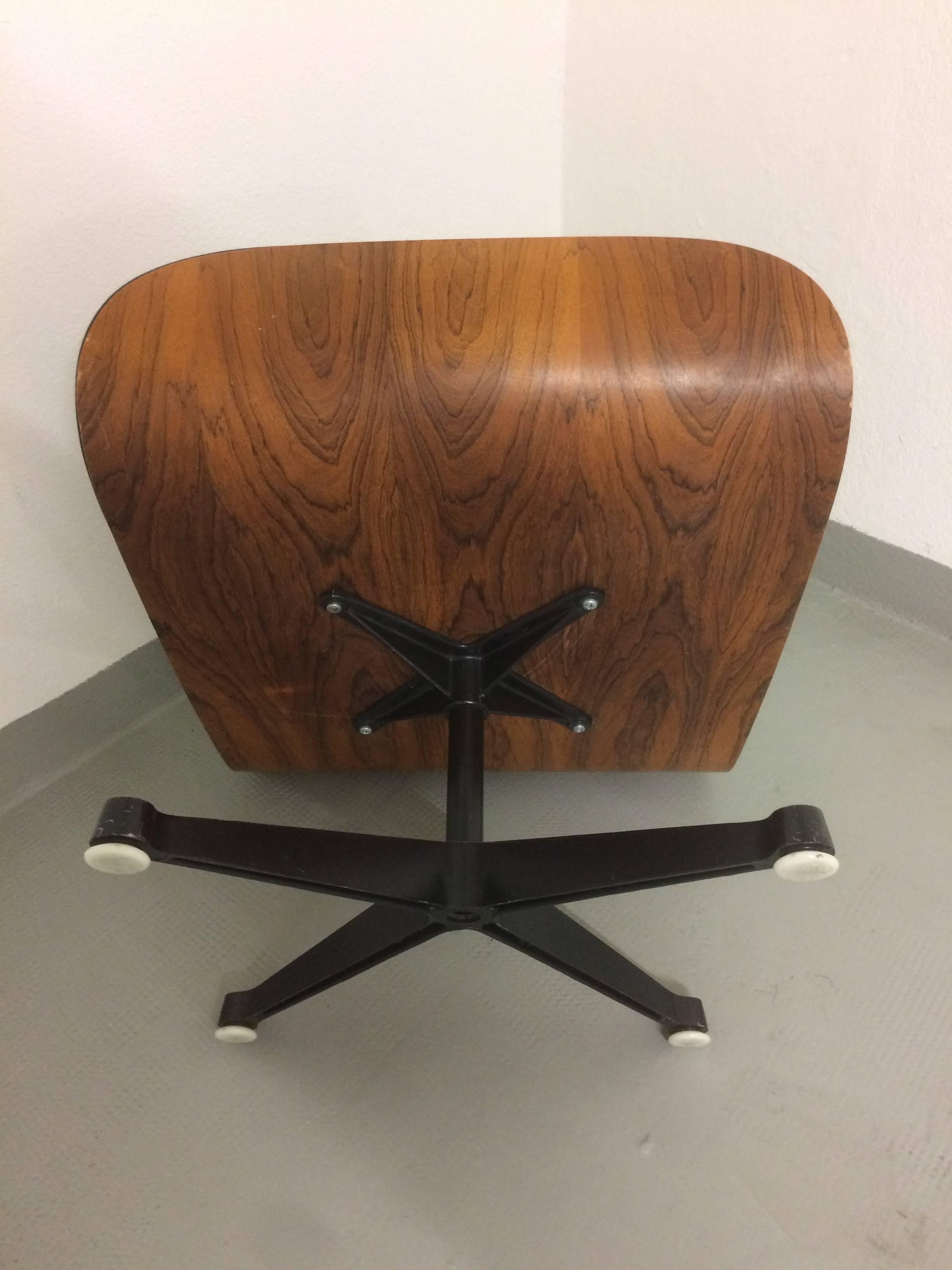 Eames Lounge Chair Ottoman In Good Condition In Geneva, CH