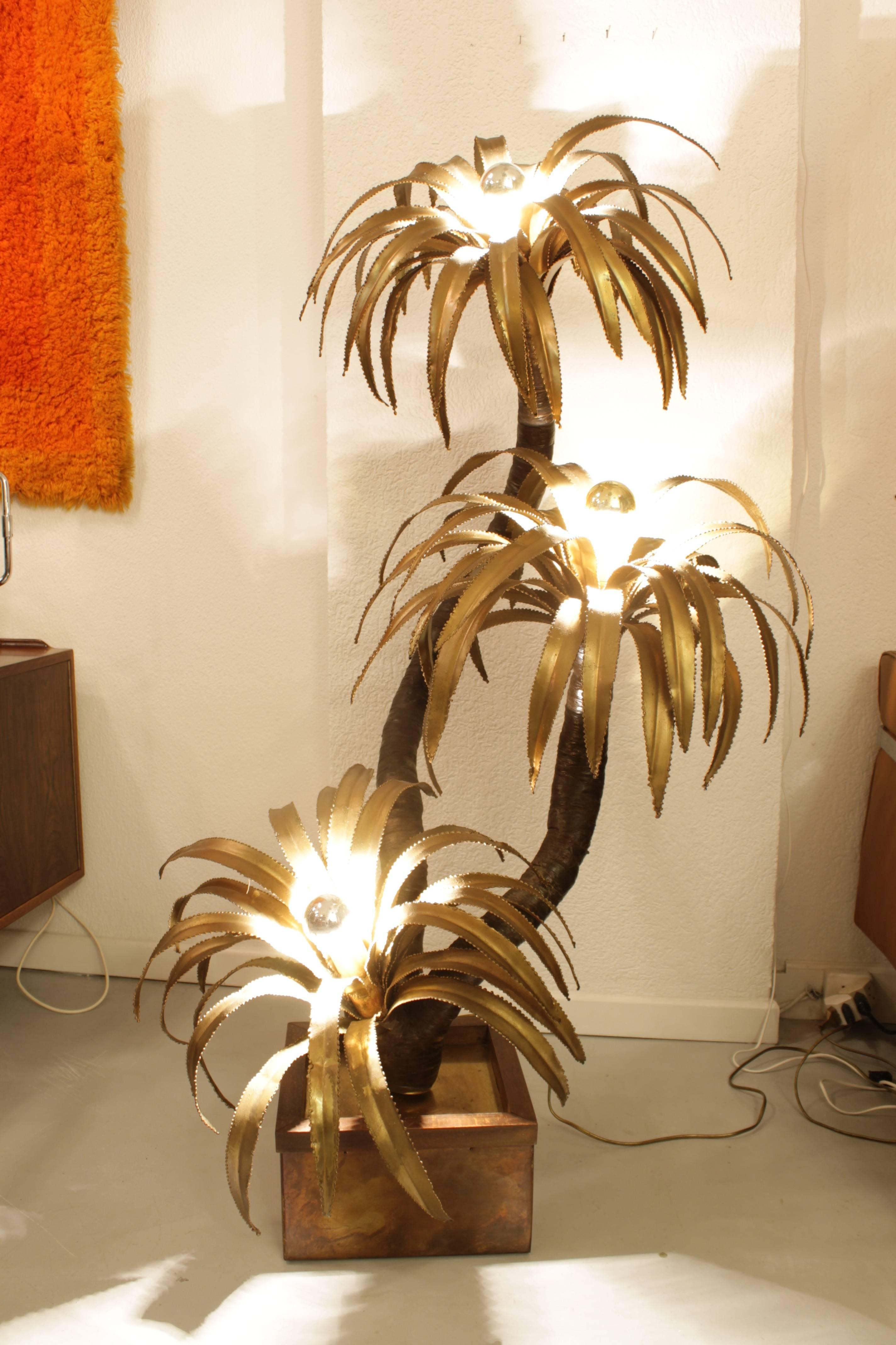 Palm tree floor lamp, brown paper arms, copper leaves
One leaf is missing (picture).