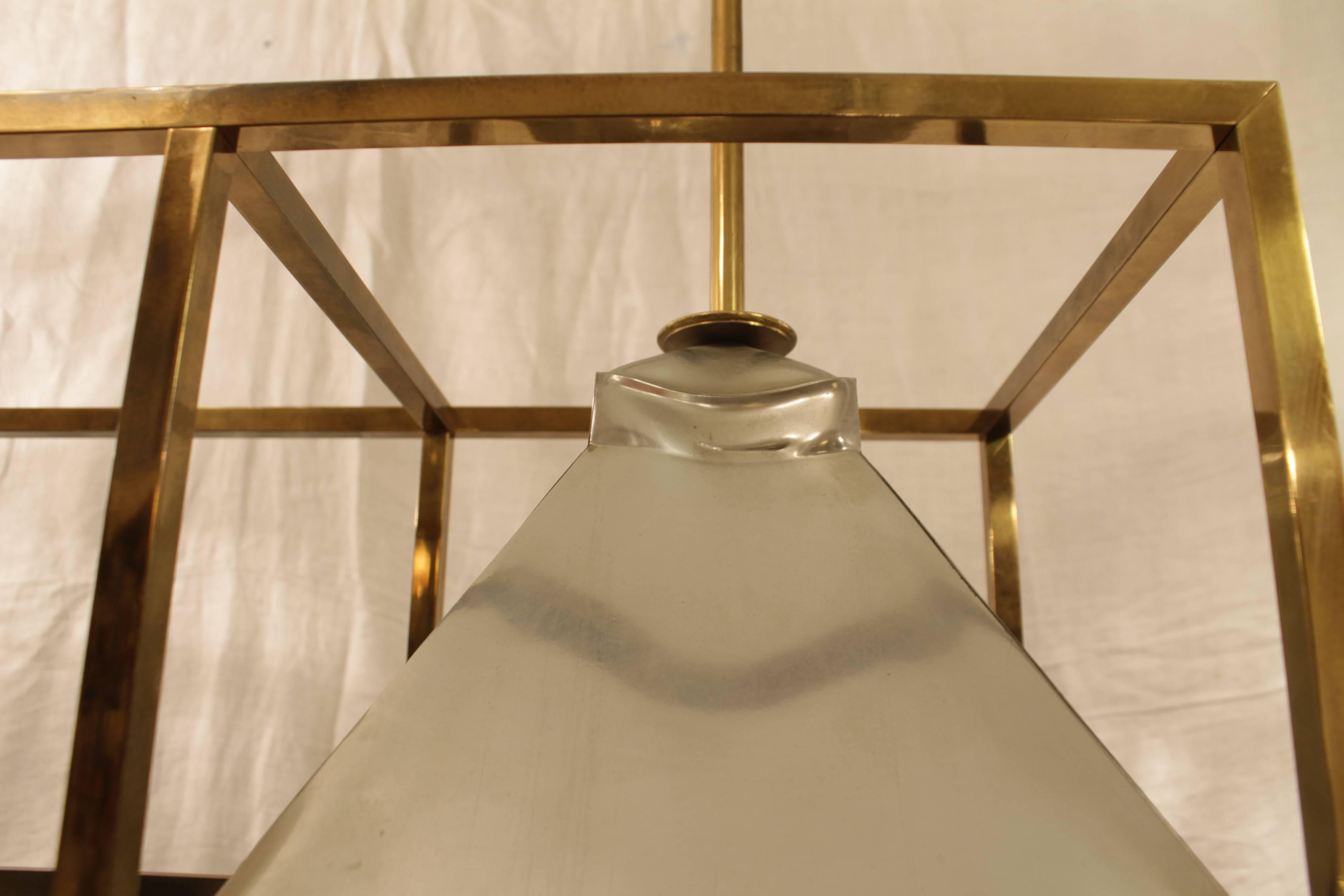 Elegante lampada da soffitto in ottone e stagno In condizioni ottime in vendita a Geneva, CH
