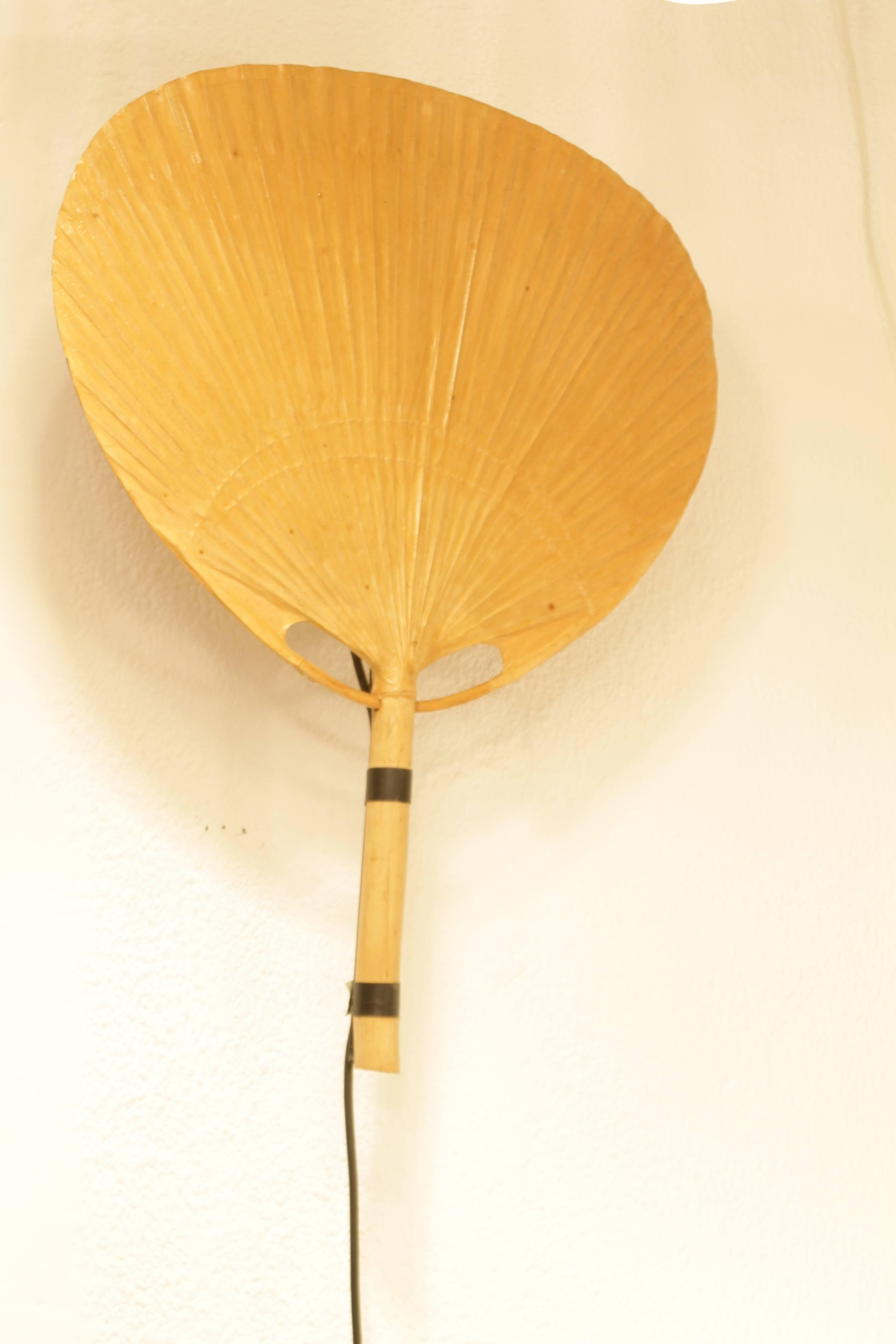 Uchiwa wall lamp by Ingo Maurer, Germany, circa 1973.
Metal fixture to hang it.
Bamboo and Japanese paper
Very good condition.