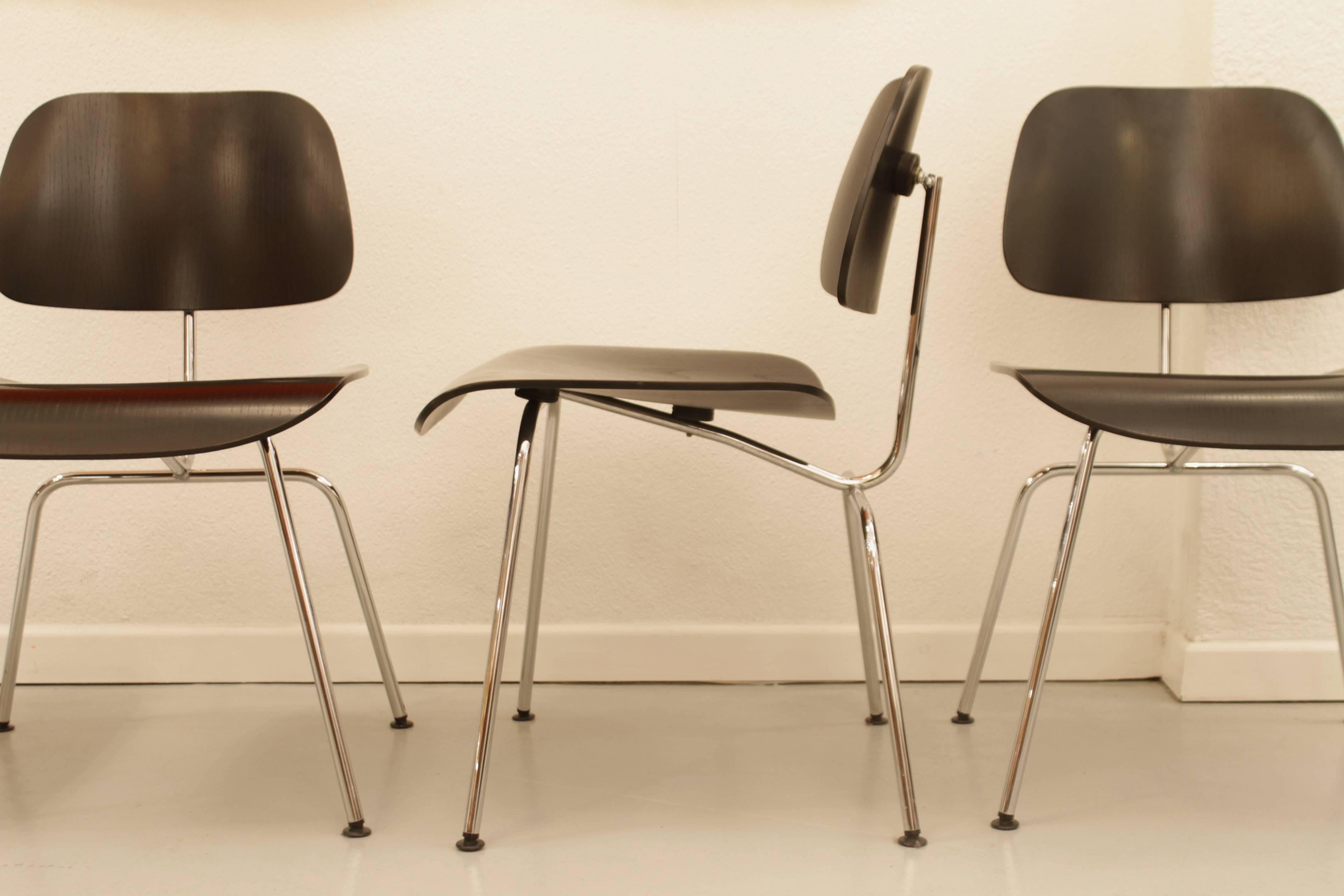 Set of Four DCM Chairs by Eames In Excellent Condition In Geneva, CH