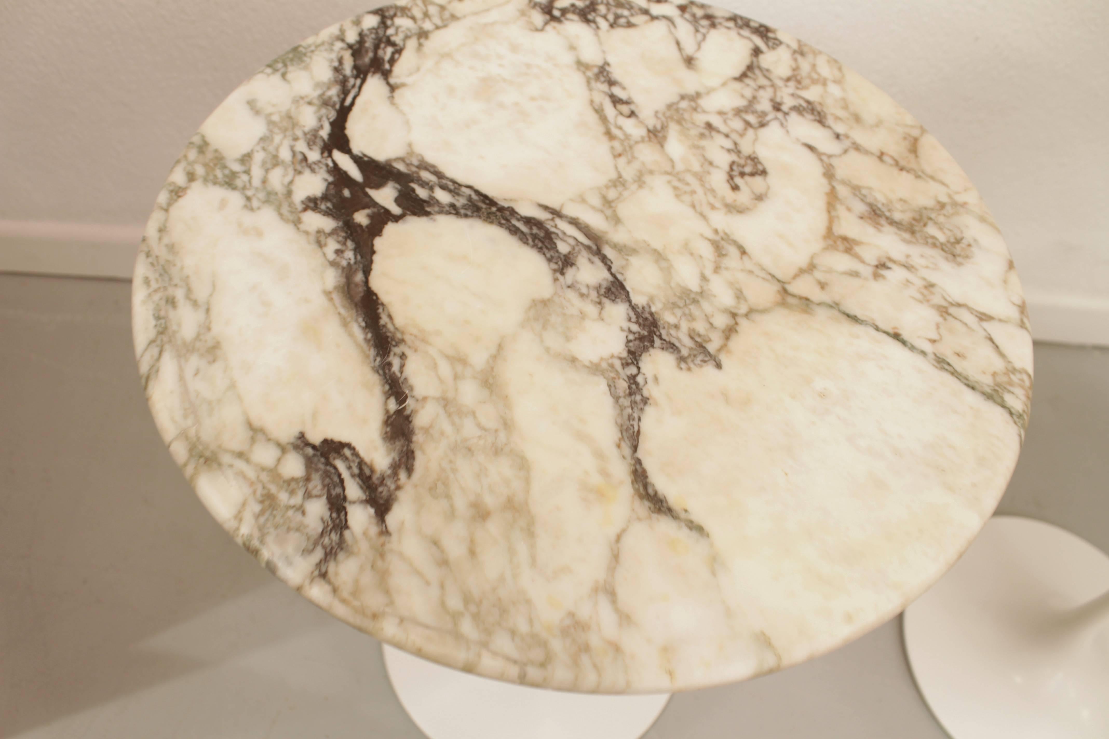 Pair of Eero Saarinen Knoll Marble Side Tables In Excellent Condition In Geneva, CH