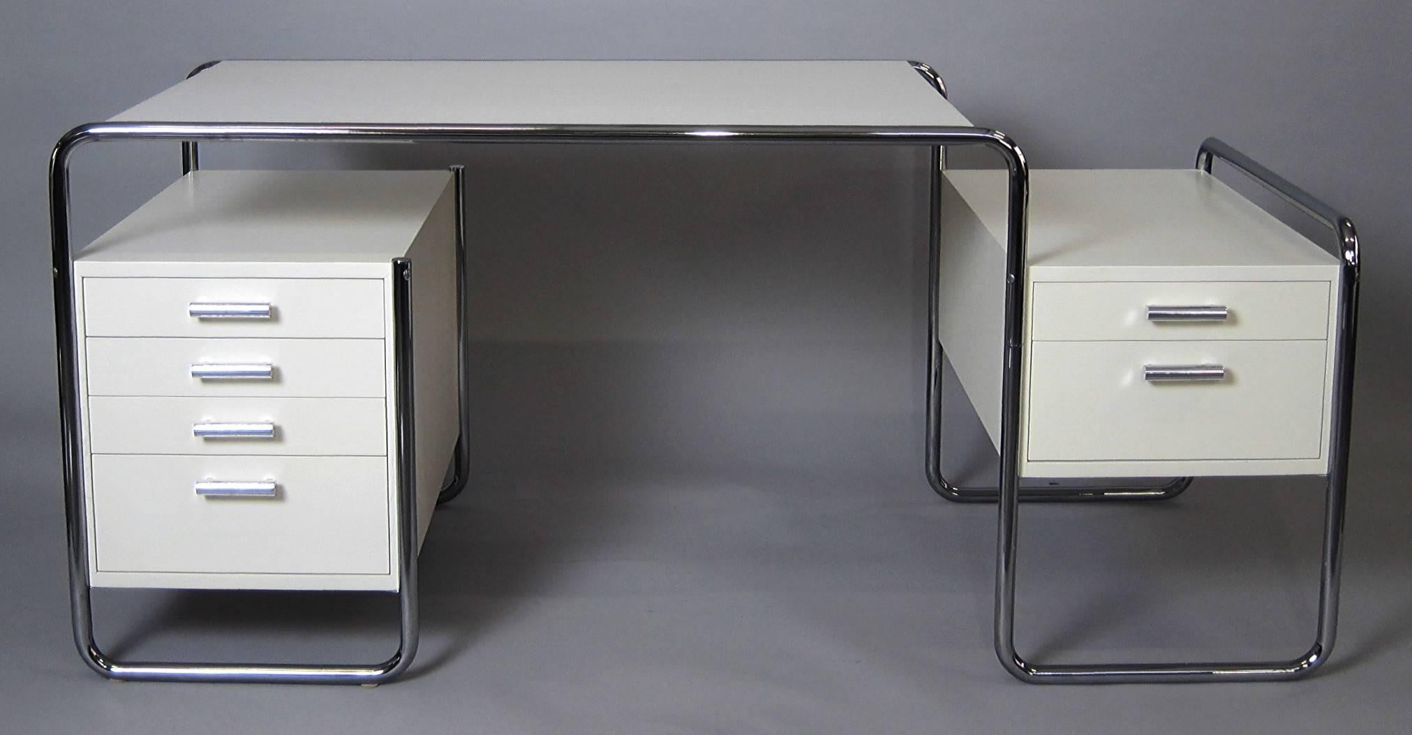 Designed by the Bauhaus architect Marcel Breuer in 1935, this desk shows very well the functional Design of the Bauhaus School. The desk in white lacquered ash with visible wood texture, was produced by Thonet in the 1970s.
Keys are missing.